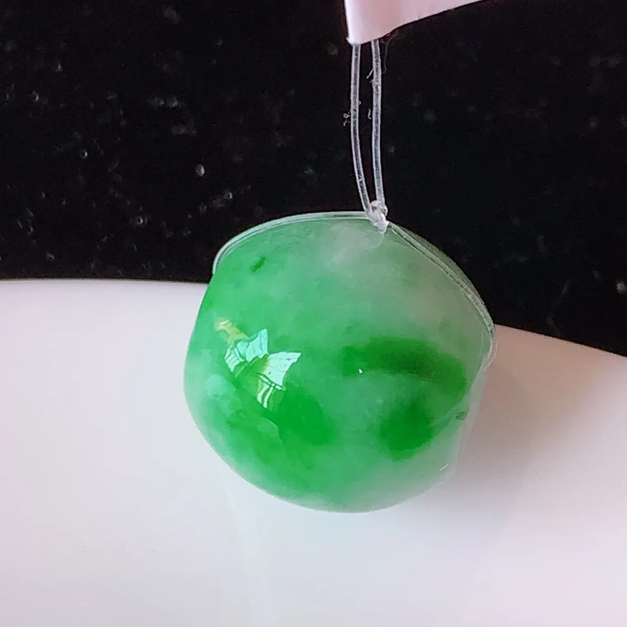 自然光实拍，冰润飘绿翡翠路路通吊坠，寓意好运连连，路路畅通，经典款式，财运滚滚，佩戴效果更好！配图银链子#49.5