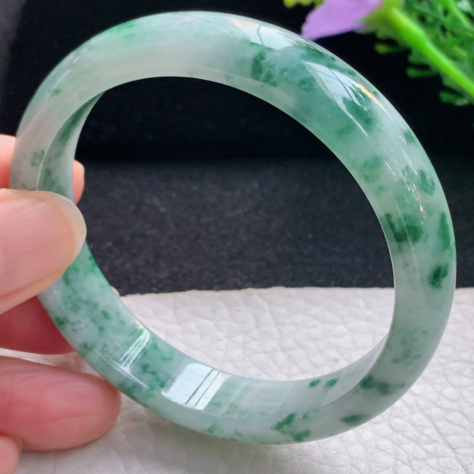 js自然光55*13*6.8平安镯 翡翠a货玉手镯飘花宽边珠宝玉手环