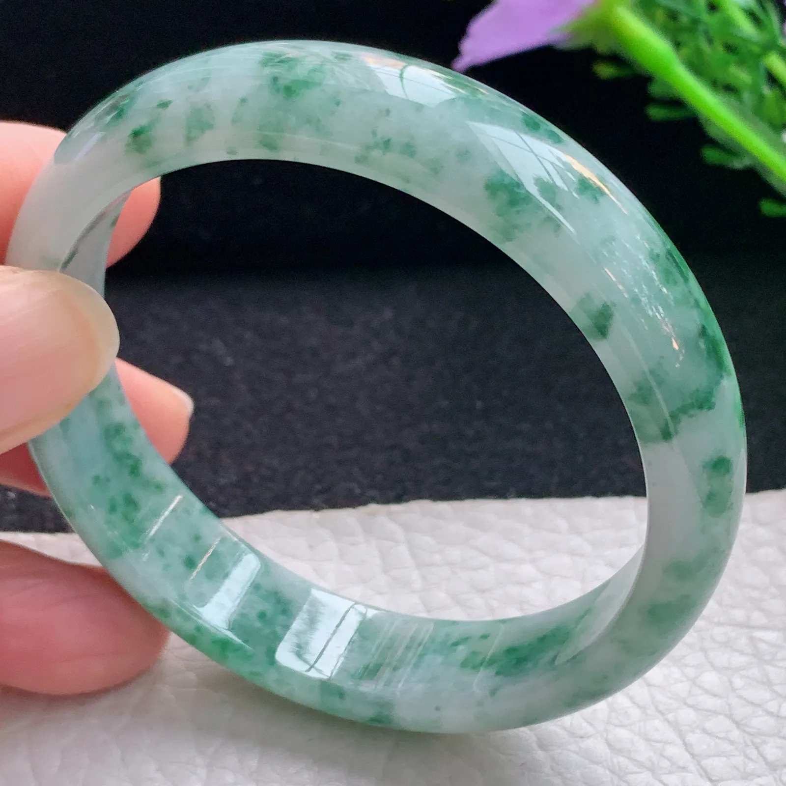 js自然光55*13*6.8平安镯 翡翠a货玉手镯飘花宽边珠宝玉手环