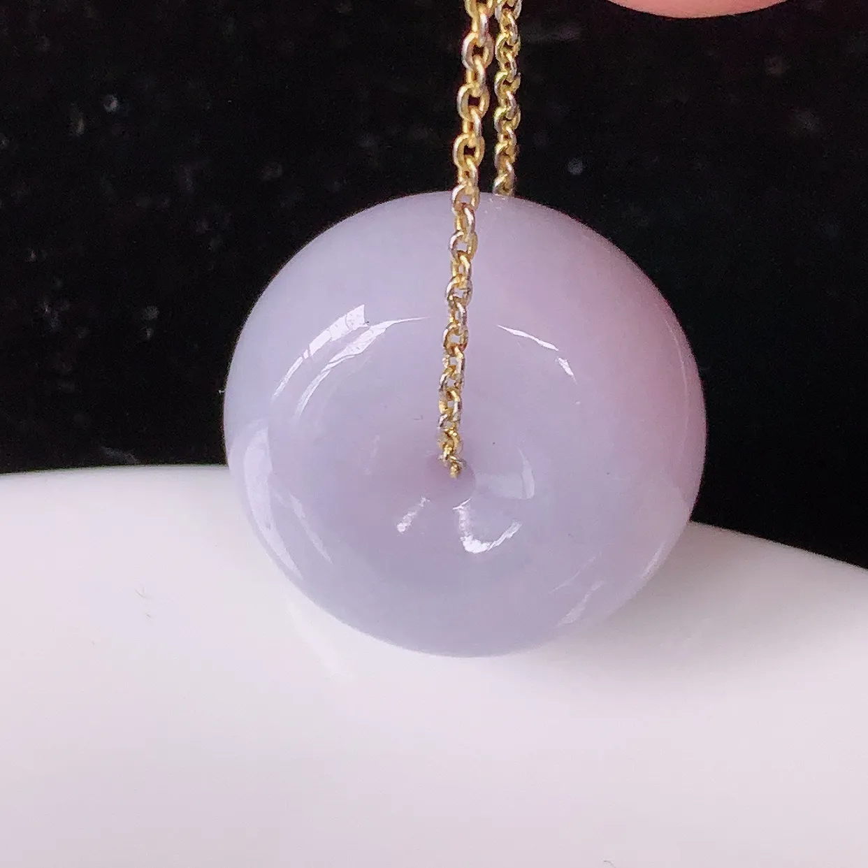 自然光实拍，冰润紫罗兰翡翠路路通吊坠，路路畅通，翠色灵动，种老水足，寓意好，品相佳，佩戴佳品！#12.3