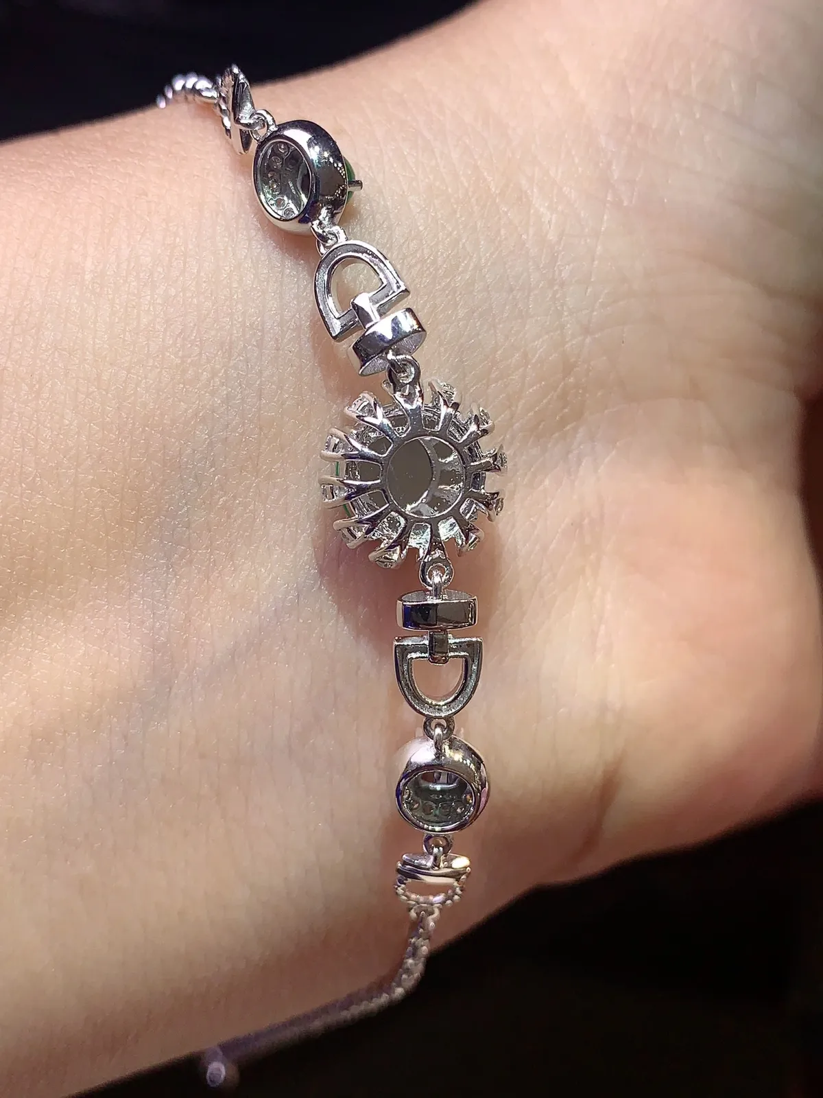 18k金钻镶嵌翠绿平安扣手链 玉质细腻 水润亮眼  整体尺寸57.8*10.1*6.1