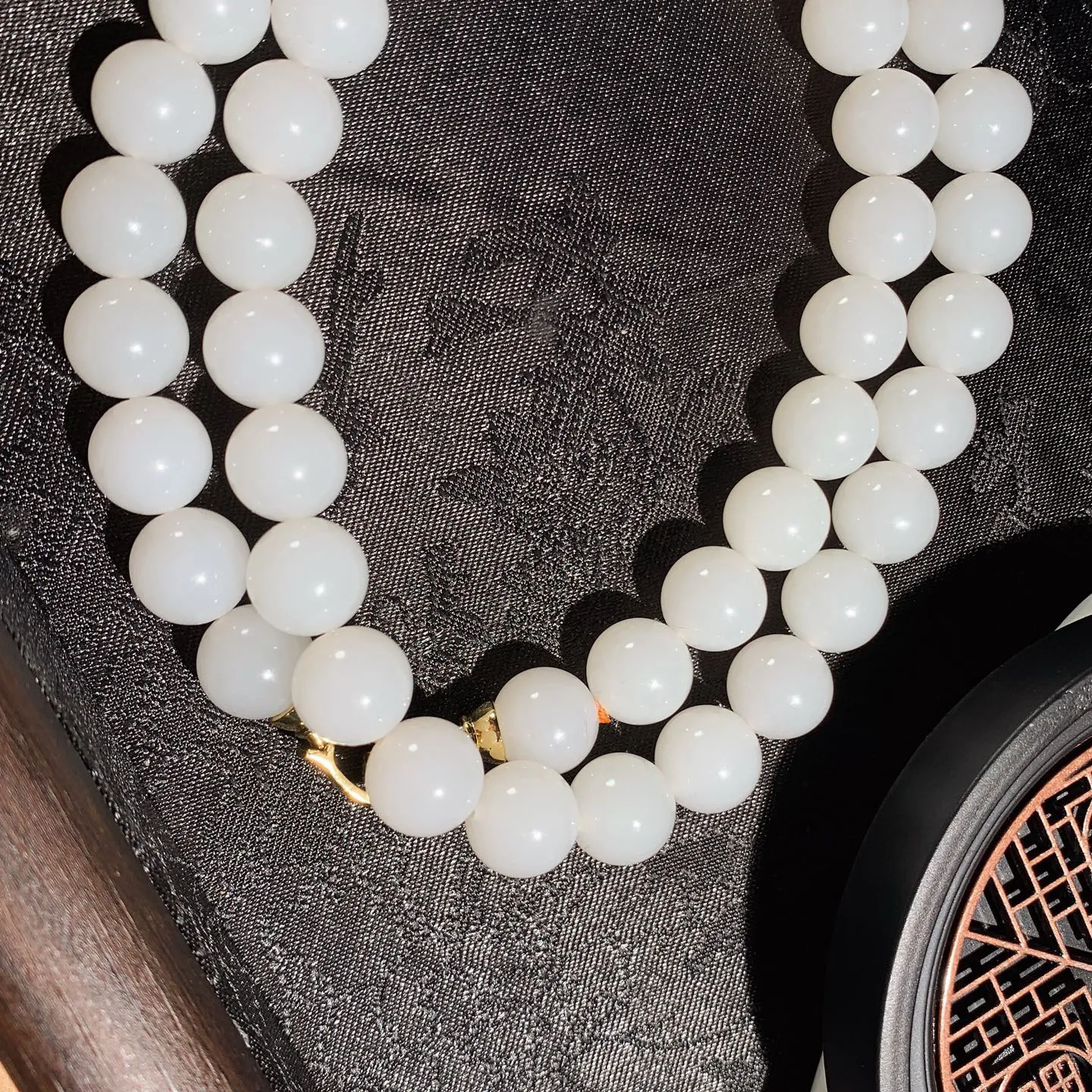 新疆和田玉白玉羊脂白项链。白玉妈妈链。单颗尺寸10。玉质细腻油润。手推出油。佩戴高端典雅。lt251205