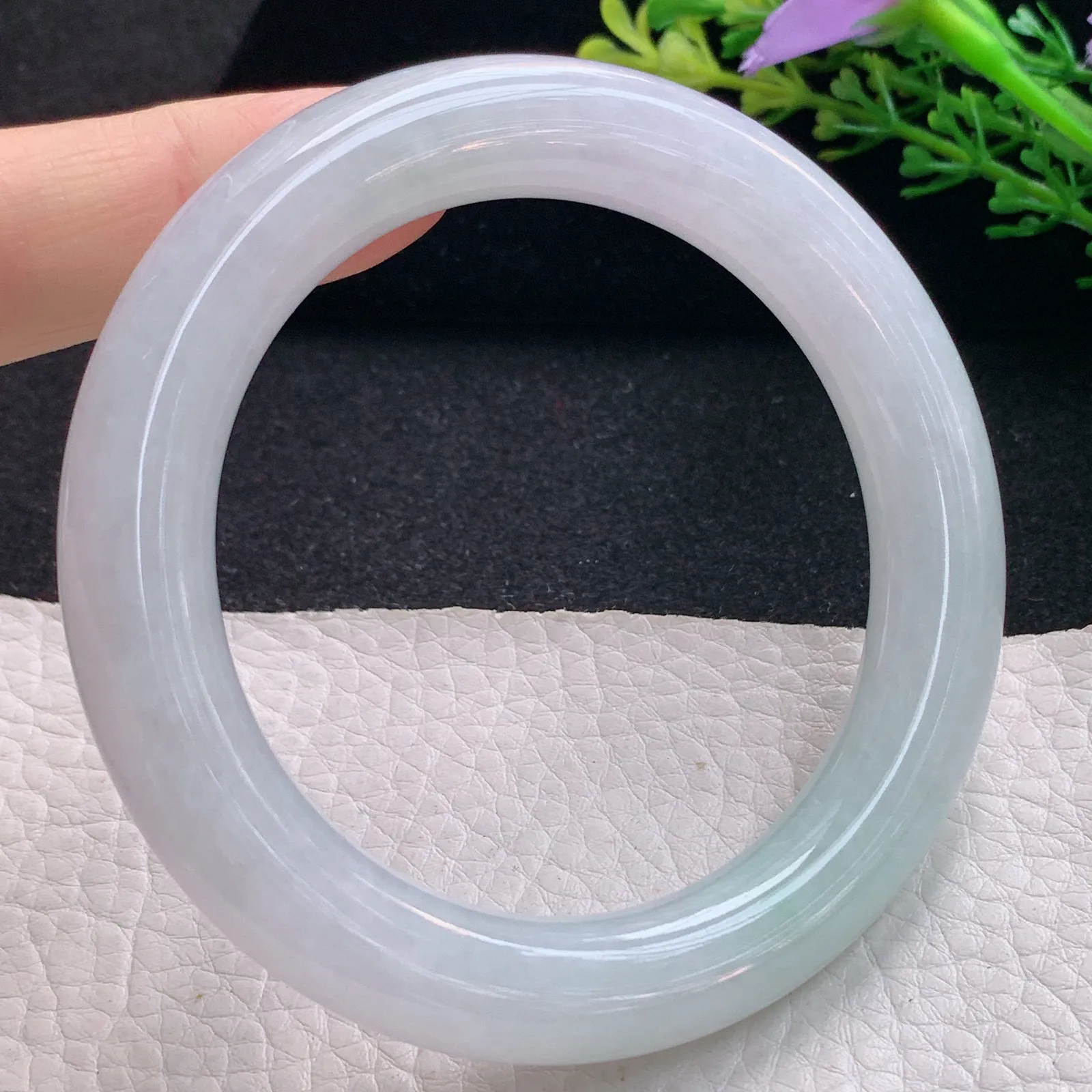 hf自然光57*10.8*11美人镯 翡翠a货玉手镯清新飘绿圆条珠宝玉手环