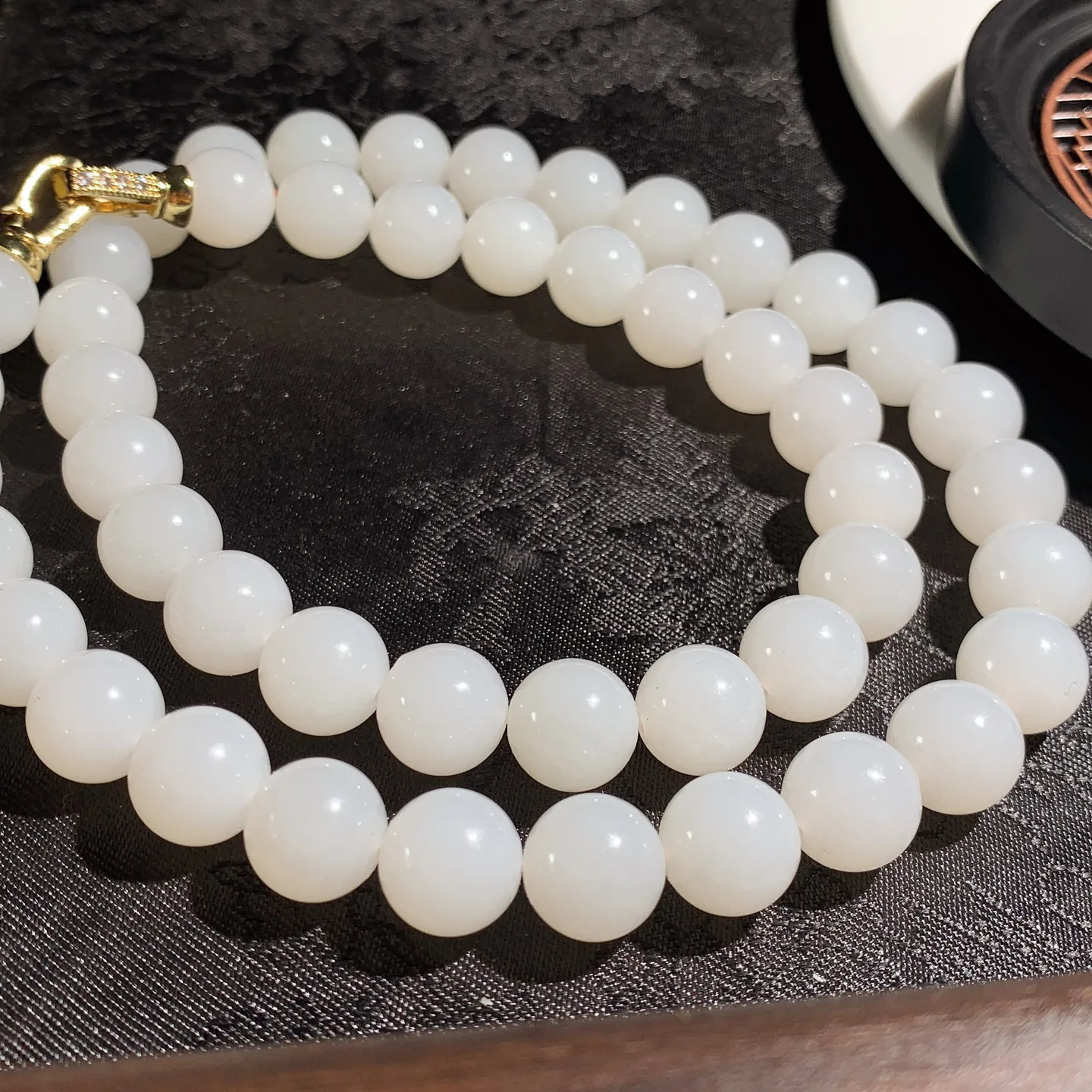 新疆和田玉白玉羊脂白项链。白玉妈妈链。单颗尺寸10。玉质细腻油润。手推出油。佩戴高端典雅。lt251205