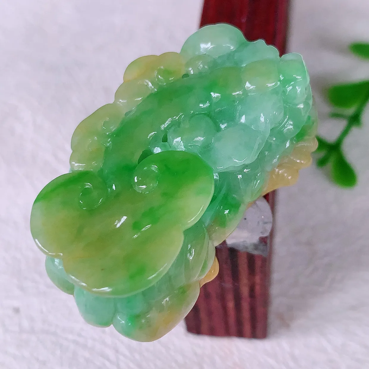 自然光实拍，冰润黄加绿翡翠霸王貔貅吊坠，民间有“一摸貔貅运程旺盛，再摸貔貅财运滚滚，三摸貔貅平步青云 ”的美好祝愿。#97.3