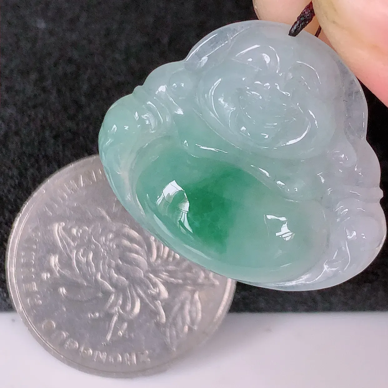 自然光实拍，冰飘花翡翠佛公吊坠，玉笑佛，饱满，开脸喜庆，配戴优雅迷人！#57.3