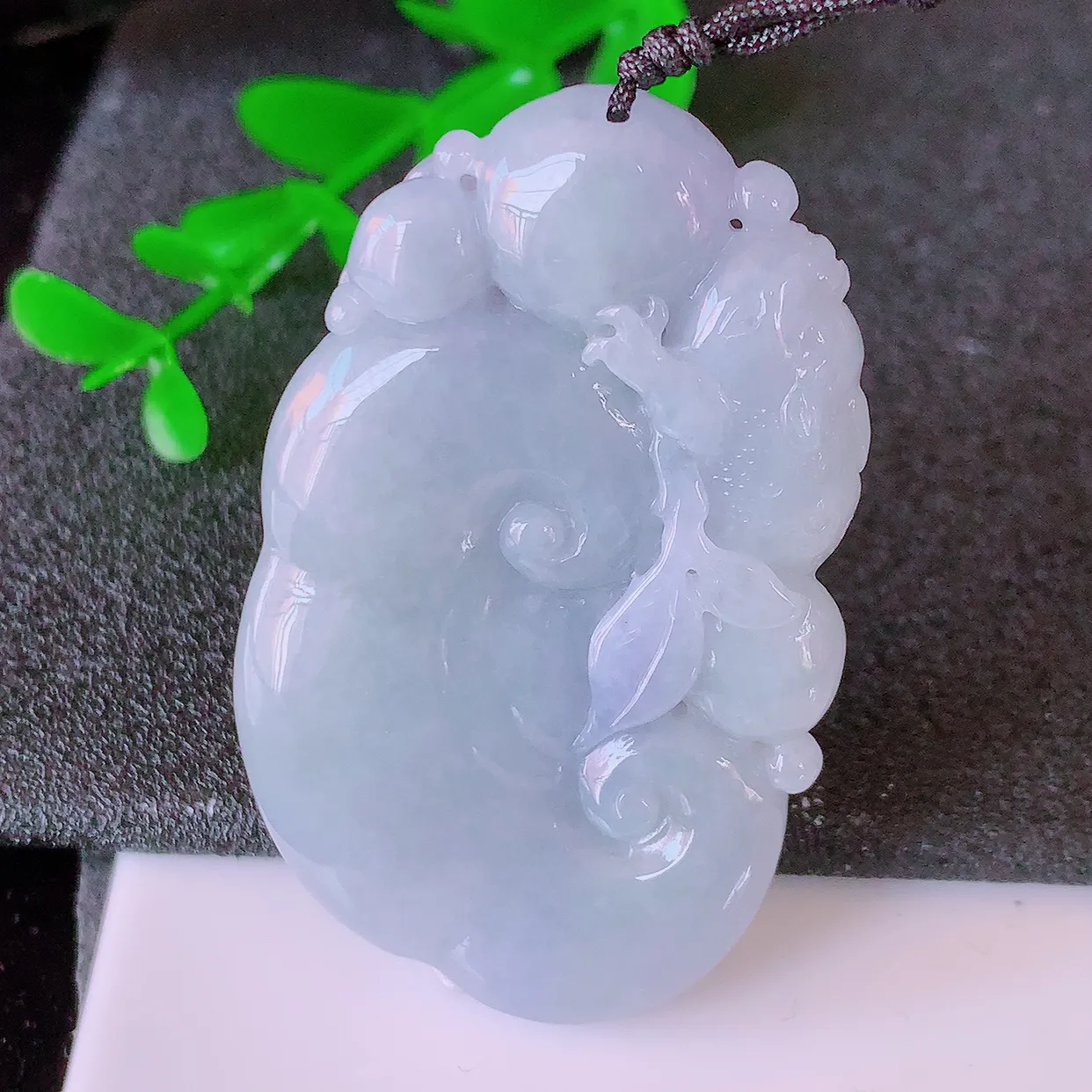 自然光实拍，冰润紫罗兰翡翠如意吊坠，上身效果非常美，饱满大气，工艺美，万事如意，如意一生，#41.5
