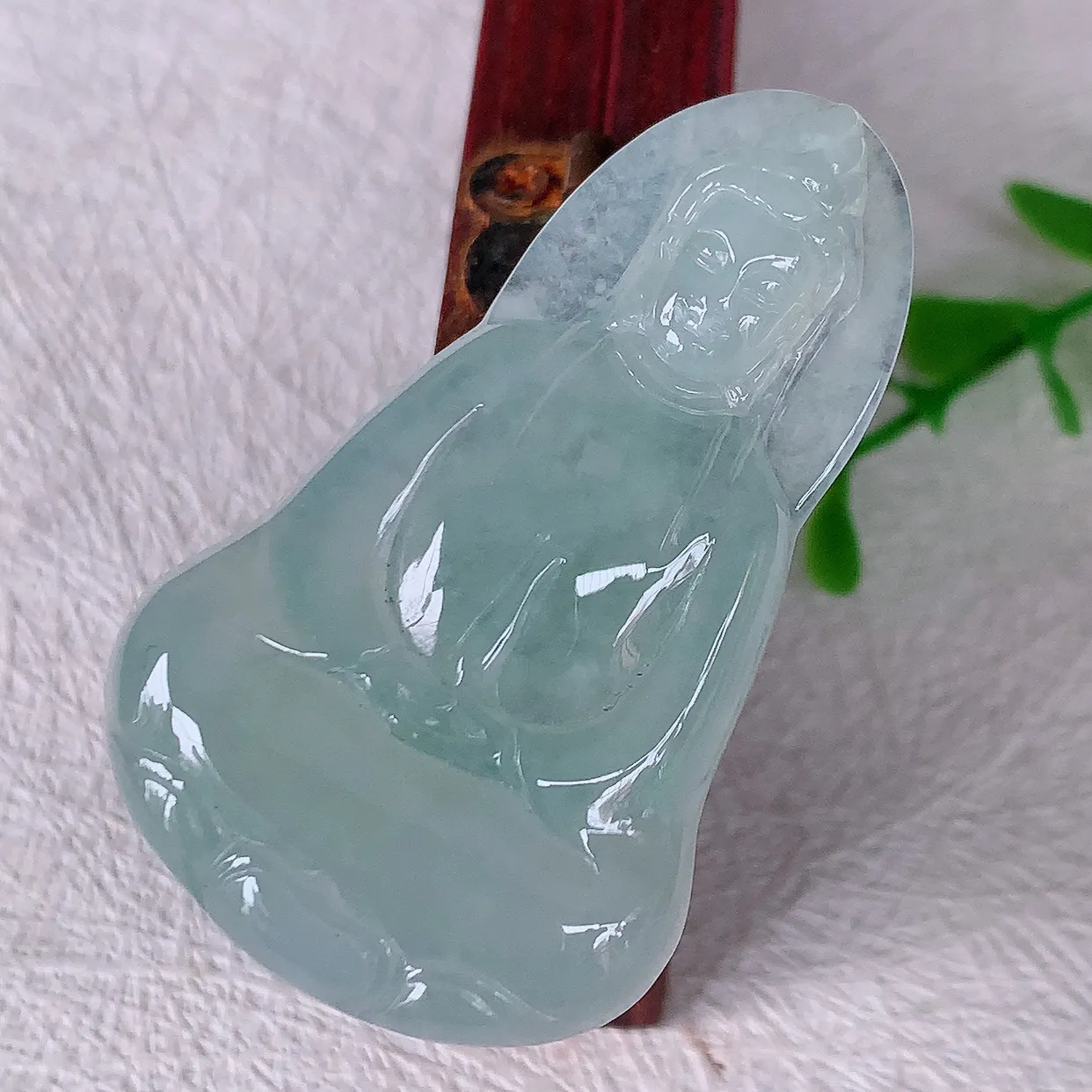 自然光实拍，冰种翡翠观音菩萨吊坠，玉净瓶观音，冰透亮泽，美观亮丽，观音面相端庄#46.3