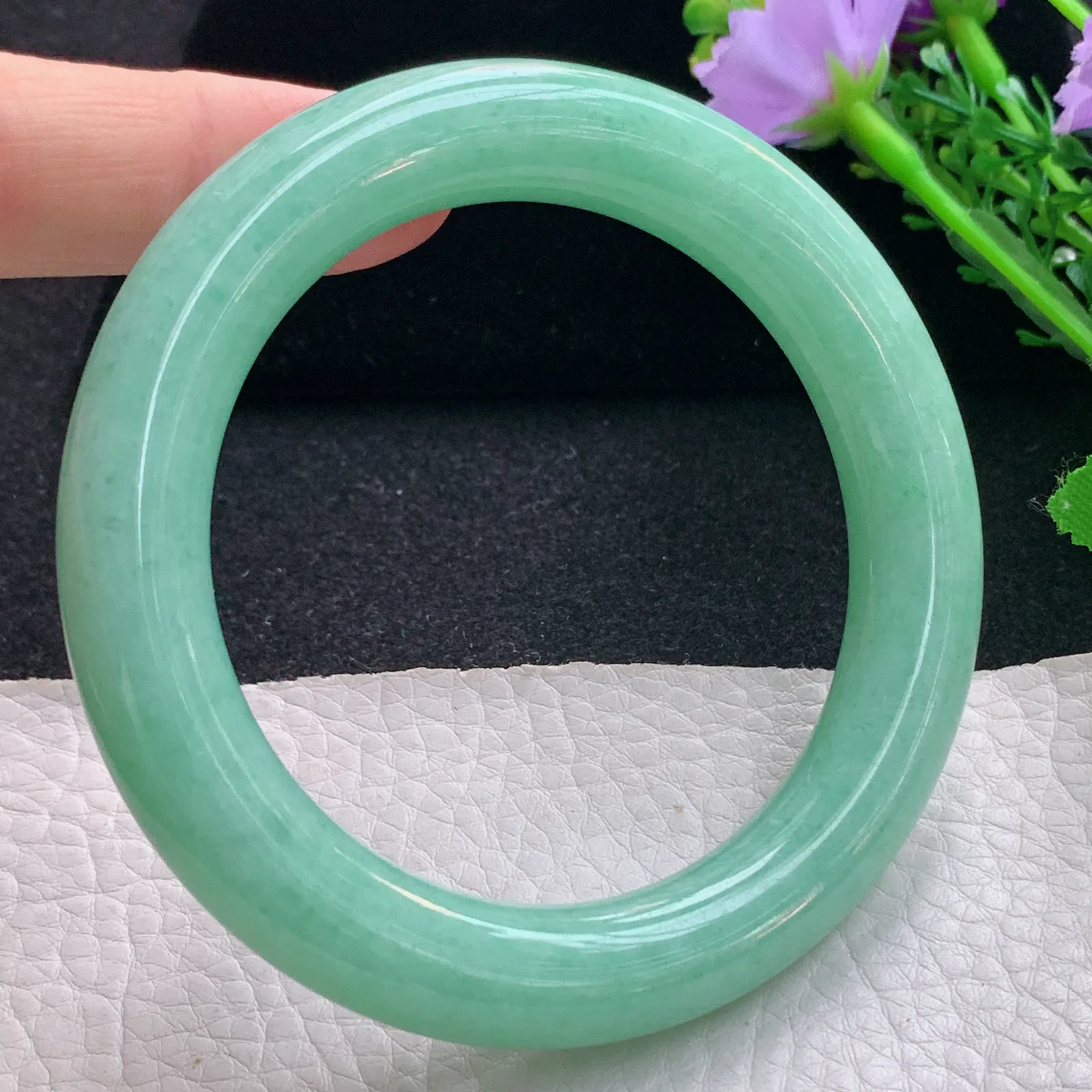 yh自然光57.5*11美人镯 翡翠a货玉手镯果绿圆条珠宝玉手环