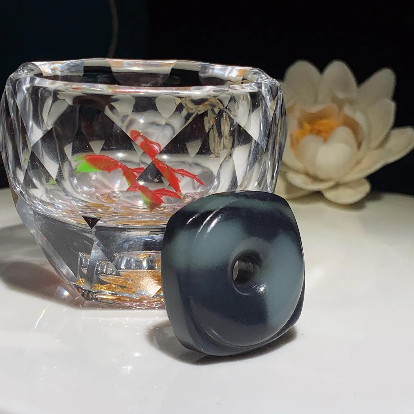 和田玉青花四方平安扣玉棕挂件。尺寸31/13重23克。玉质细腻油润。手推出油。佩戴高端典雅。lt251206