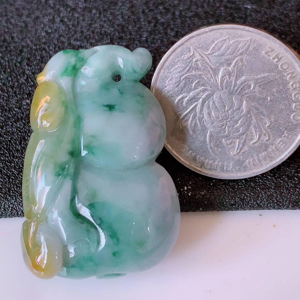 自然光实拍，冰润三彩翡翠福禄葫芦吊坠，翠色灵动，种老水足，寓意好，品相佳，佩戴佳品！#32.5