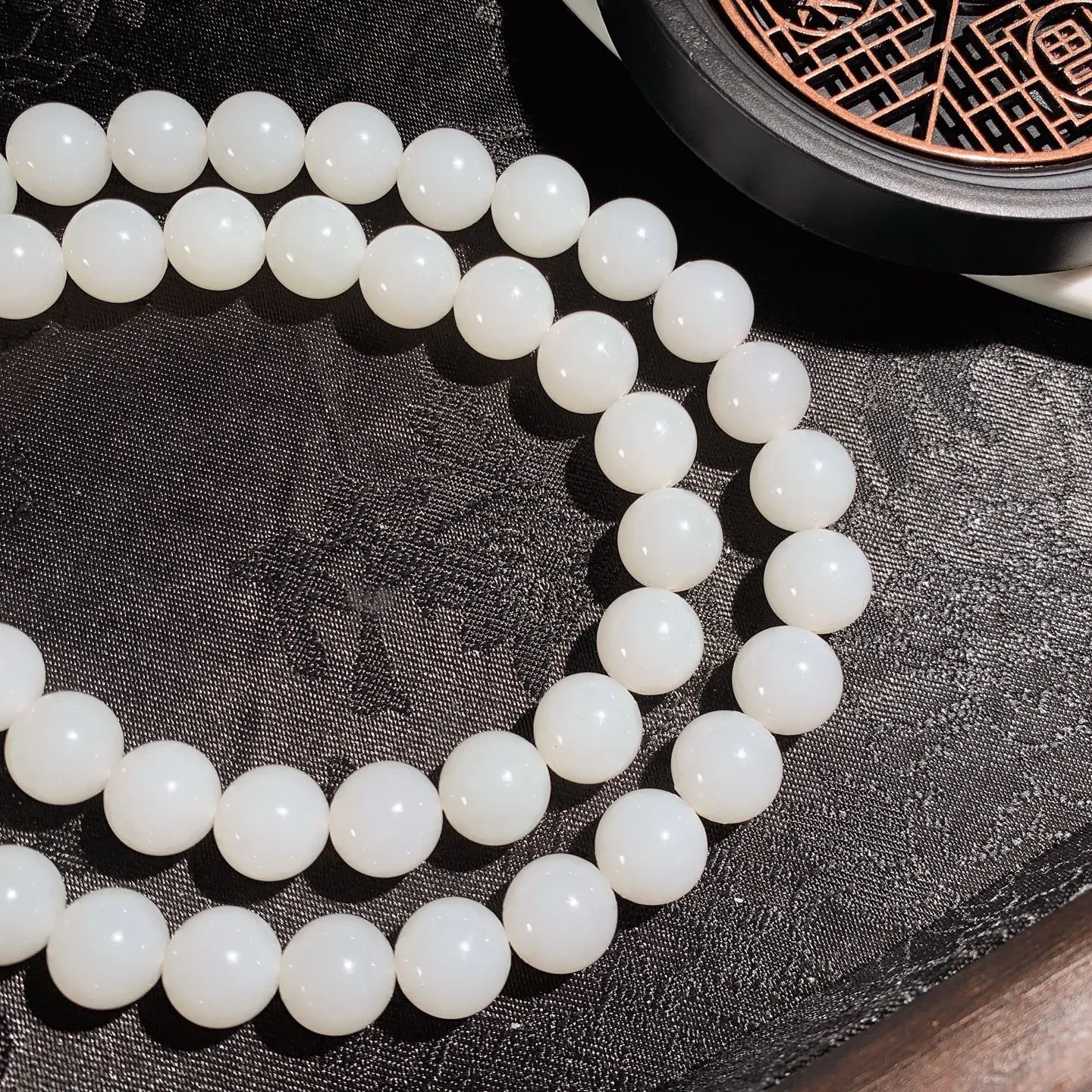 新疆和田玉白玉羊脂白项链。白玉妈妈链。单颗尺寸10。玉质细腻油润。手推出油。佩戴高端典雅。lt251