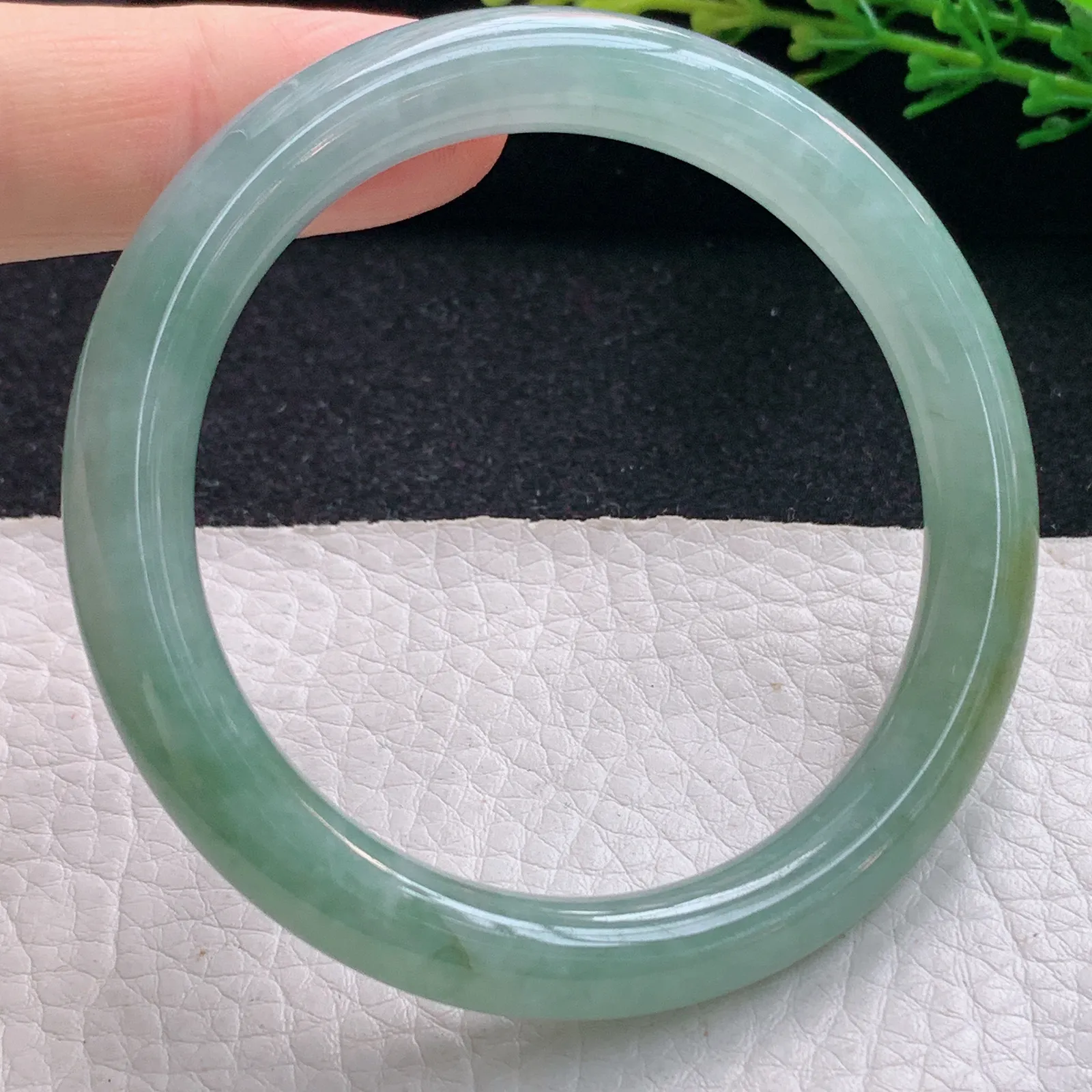 hf自然光53*8.8*8.2美人镯 翡翠a货玉手镯黄加绿圆条珠宝玉手环