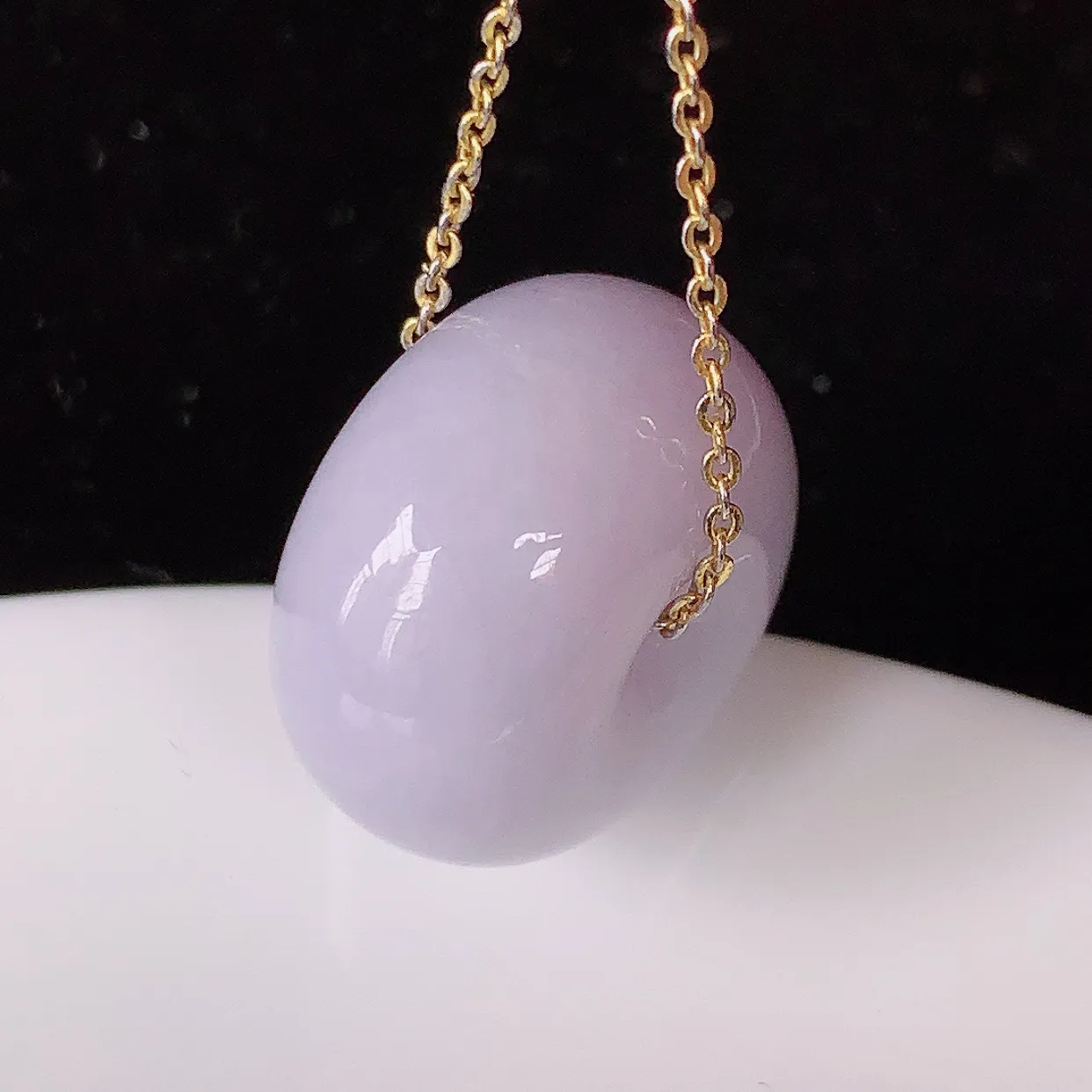 自然光实拍，冰润紫罗兰翡翠路路通吊坠，路路畅通，翠色灵动，种老水足，寓意好，品相佳，佩戴佳品！#12.3