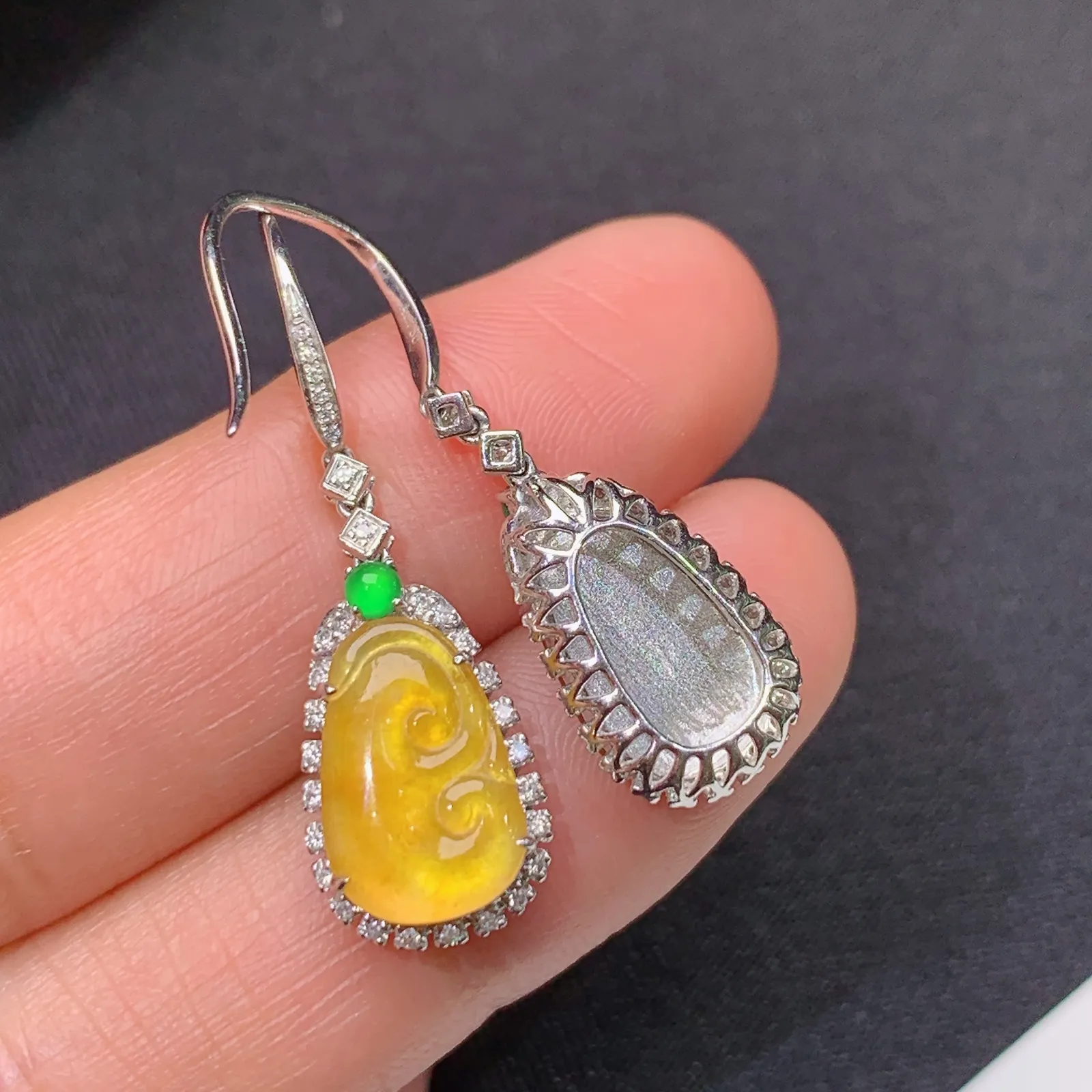 冰黄翡树叶耳坠，18k金镶嵌，精致时尚，冰透水润，颜色鲜亮 尺寸11.7*7.2*2