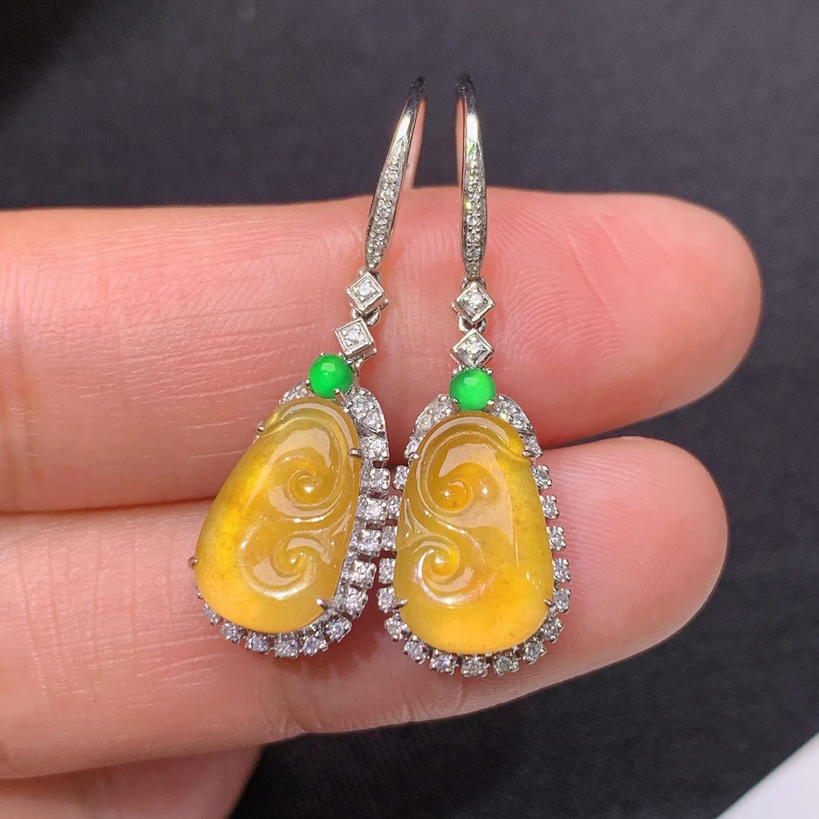 冰黄翡树叶耳坠，18k金镶嵌，精致时尚，冰透水润，颜色鲜亮 尺寸11.7*7.2*2