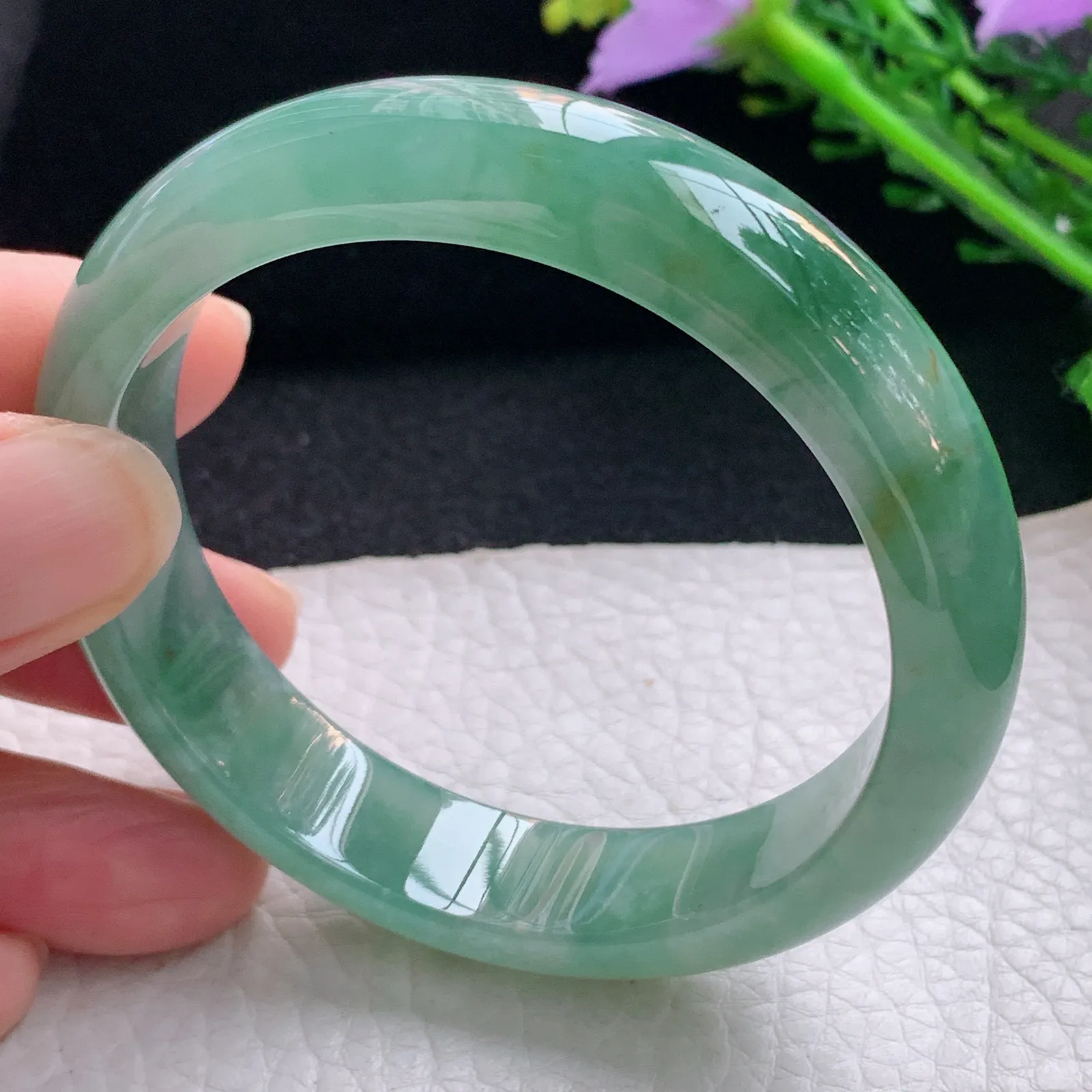 js自然光55*13.2*7.5平安镯 翡翠a货玉手冰润湖水绿宽边珠宝玉手环