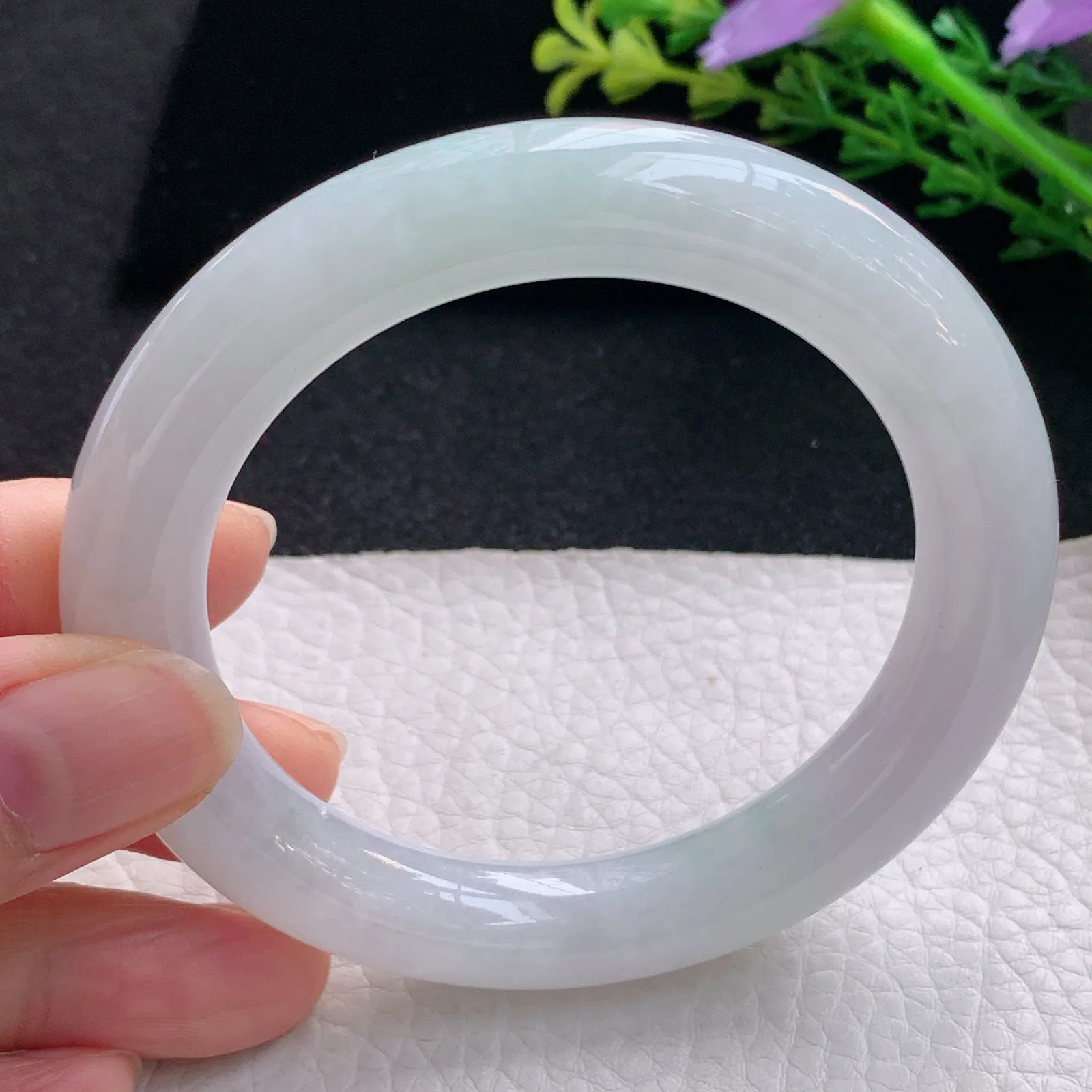 hf自然光57*10.8*11美人镯 翡翠a货玉手镯清新飘绿圆条珠宝玉手环