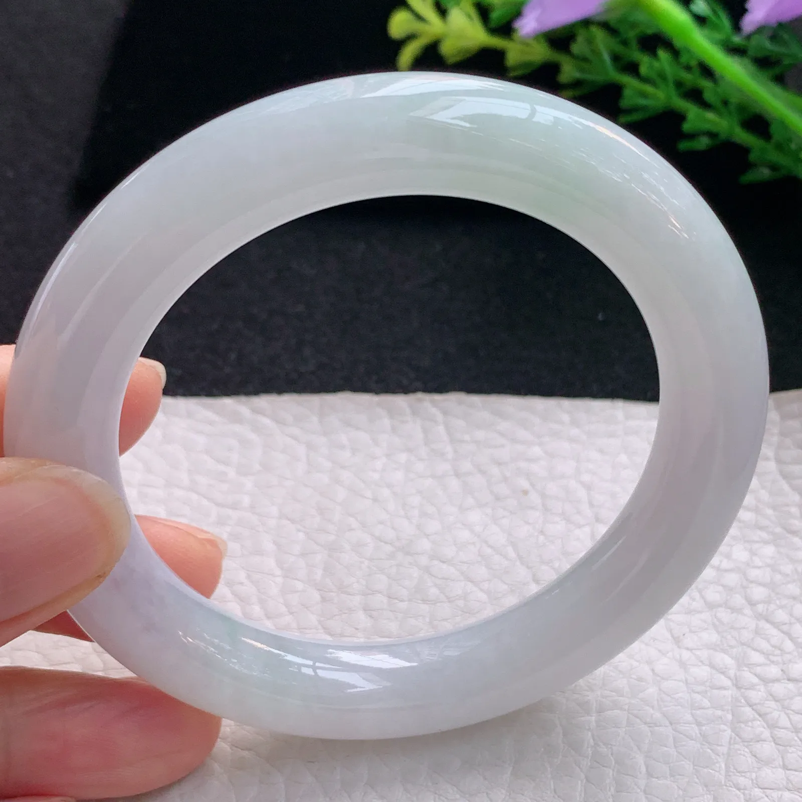 hf自然光57*10.8*11美人镯 翡翠a货玉手镯清新飘绿圆条珠宝玉手环