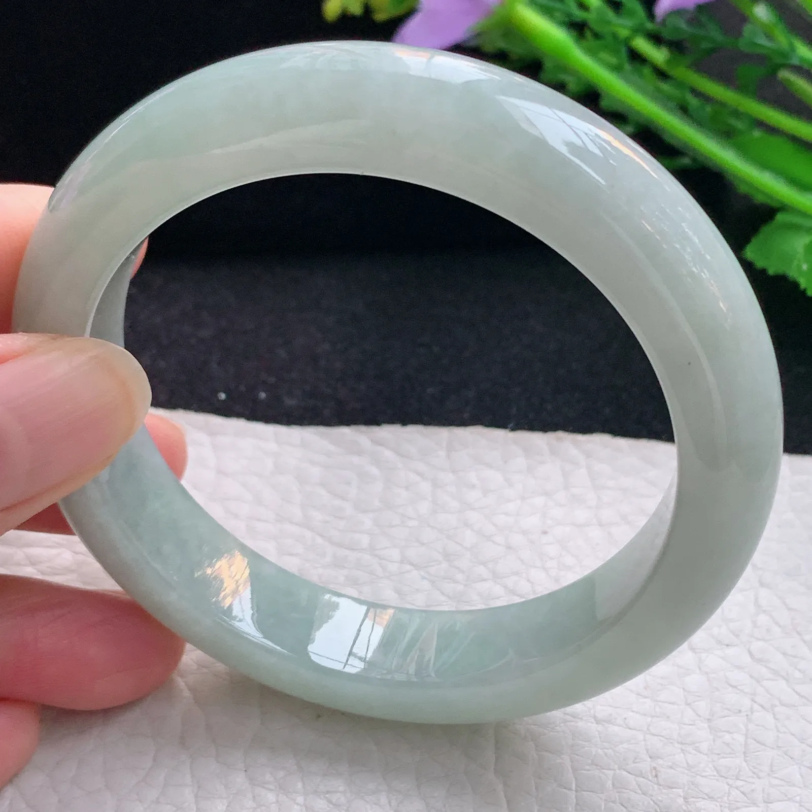 js自然光57*12.5*9平安镯 翡翠a货玉手镯浅绿宽边珠宝玉手环