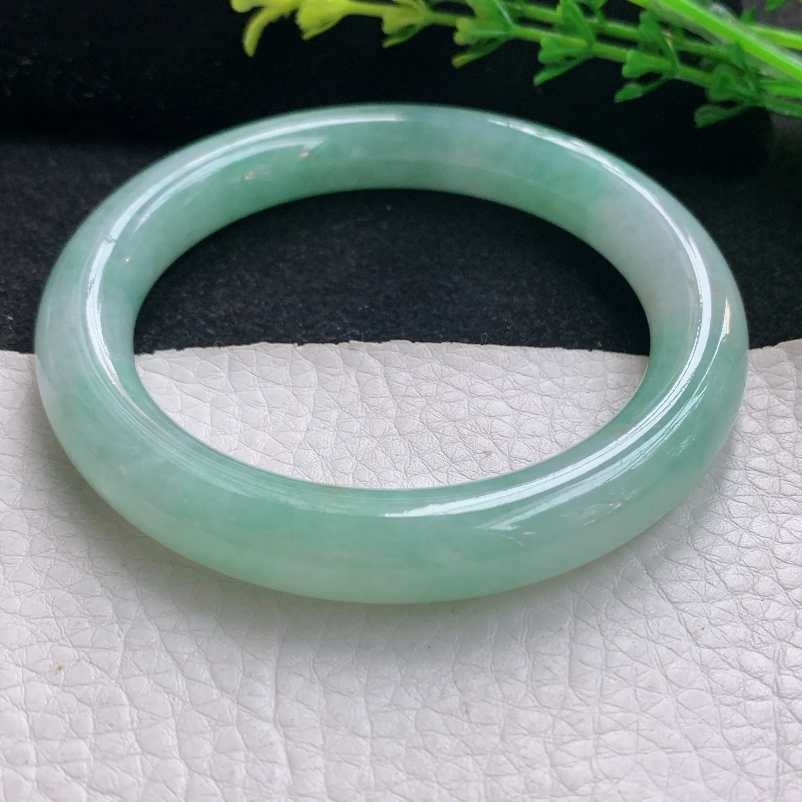 xx自然光57*10.5*10美人镯 翡翠a货玉手镯清新圆条珠宝玉手环