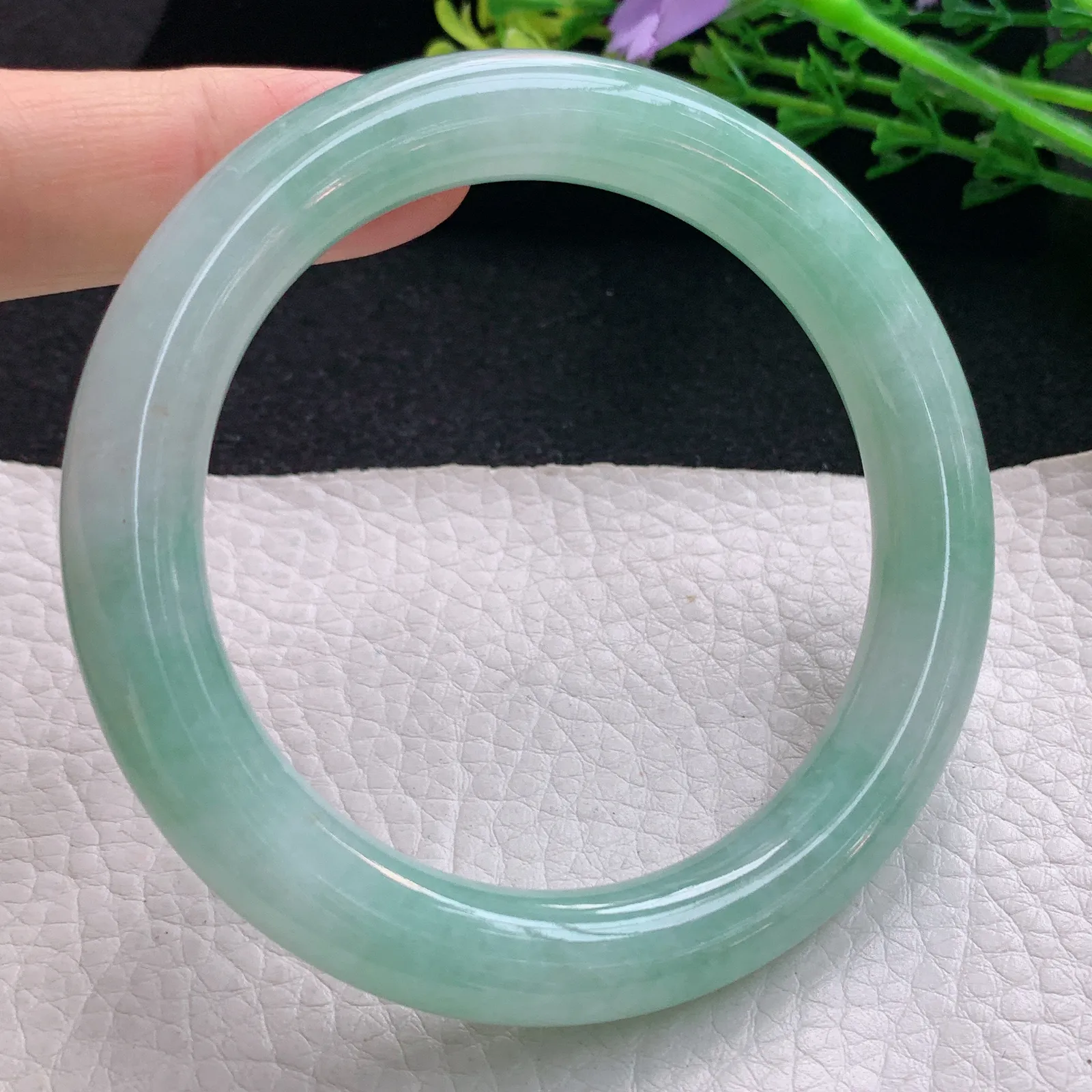 xx自然光57*10.5*10美人镯 翡翠a货玉手镯清新圆条珠宝玉手环