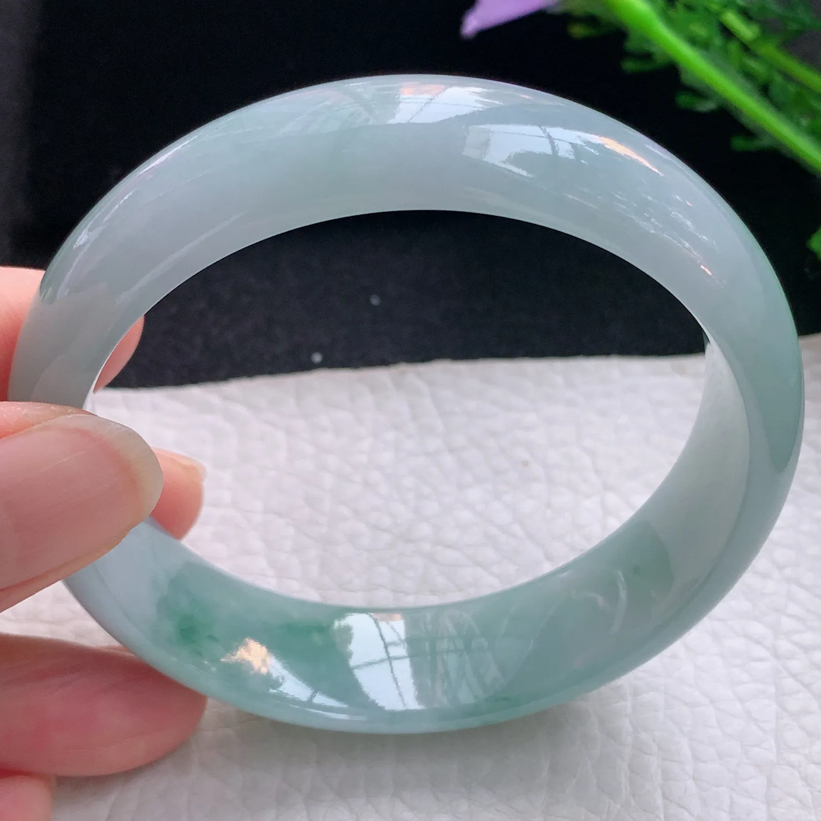 js自然光59*16*7.5轮胎镯 翡翠a货玉手镯飘花宽边水润珠宝玉手环