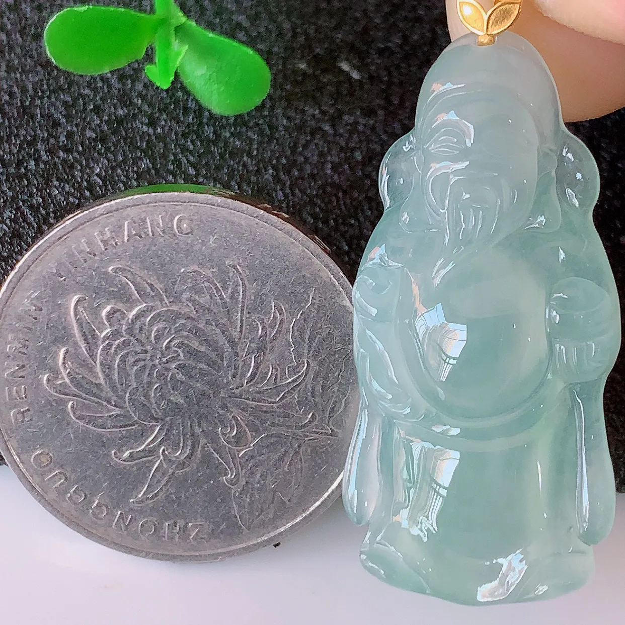 18K金镶嵌冰种翡翠财神爷吊坠，种老水足，雕工精湛 ，寓意美好，佩戴时尚出众！#41.5