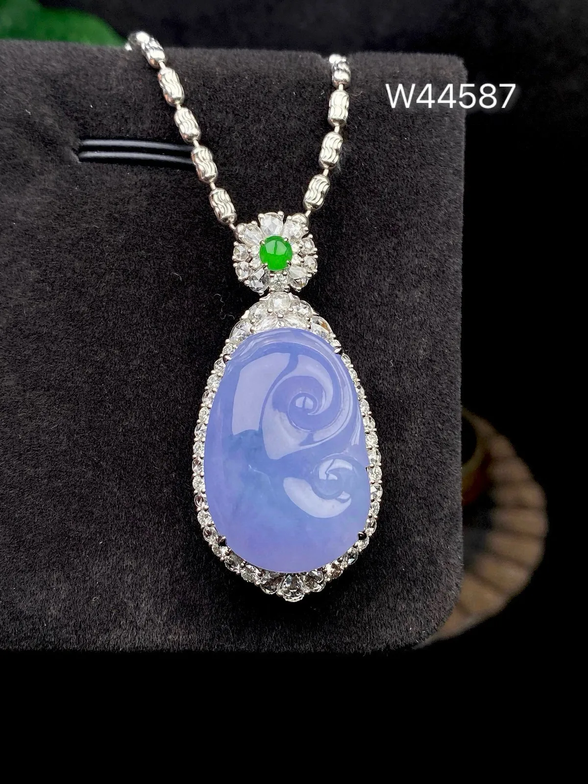 【冰种紫如意吊坠】种水很不错、细腻水润，形状很饱满，18K金钻豪华镶嵌，裸石尺寸22.8*15.5*