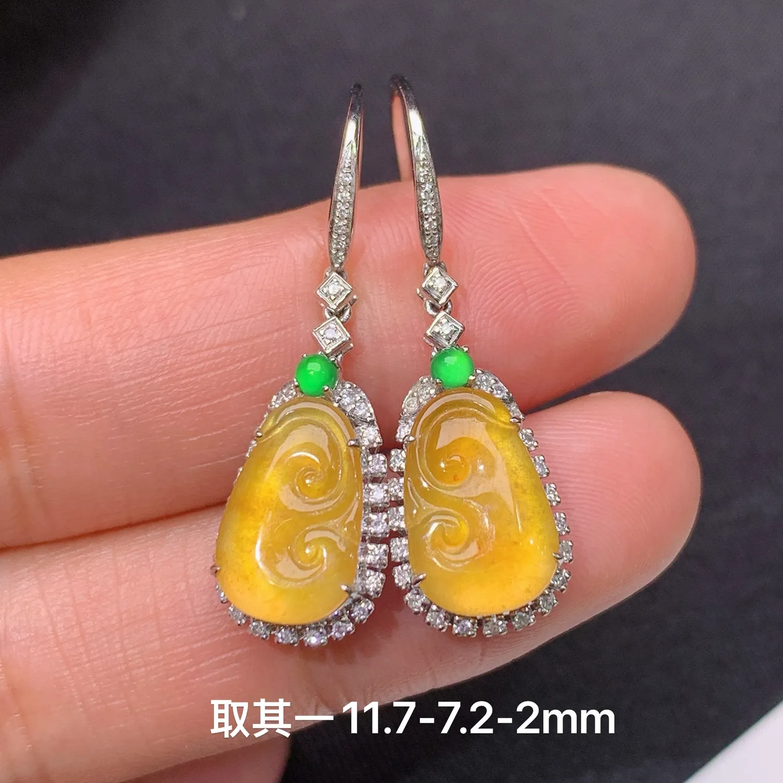 冰黄翡树叶耳坠，18k金镶嵌，精致时尚，冰透水润，颜色鲜亮 尺寸11.7*7.2*2