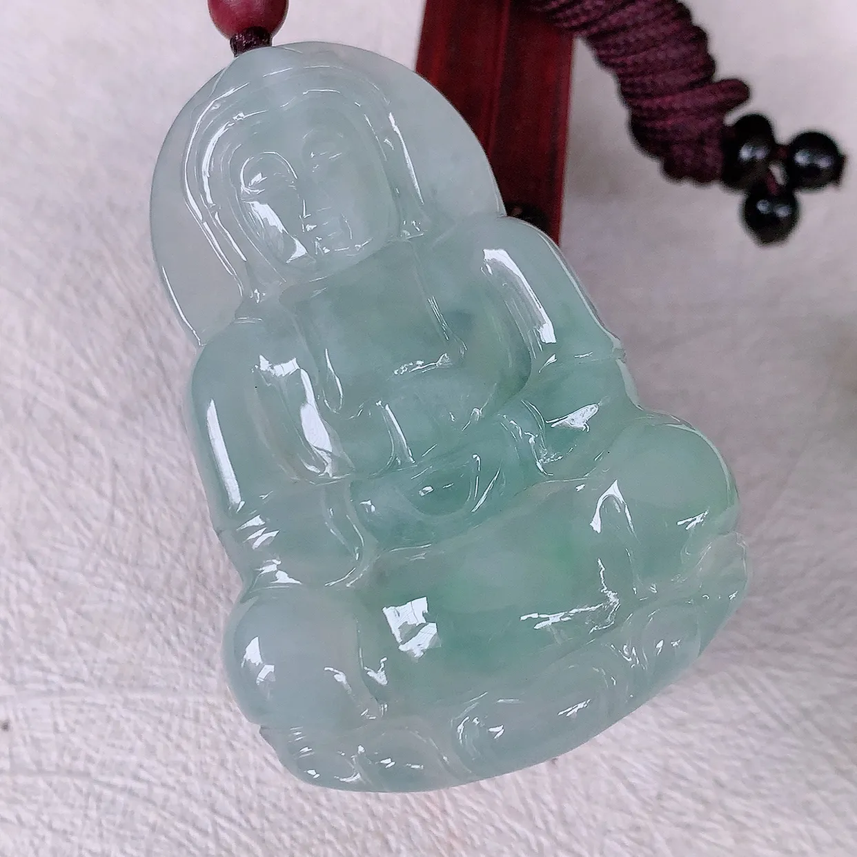 自然光实拍，冰种翡翠观音菩萨吊坠，净瓶观音，冰透亮泽，美观亮丽，观音面相端庄#46.3