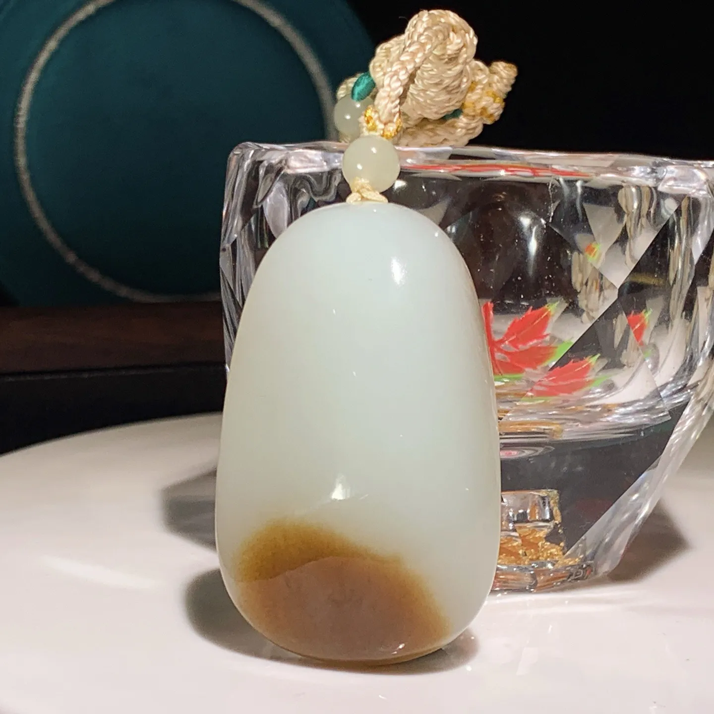 新疆且末糖平安无事牌子挂件。尺寸47/29/13重31克。玉质细腻油润。手推出油。佩戴高端典雅。lt251206