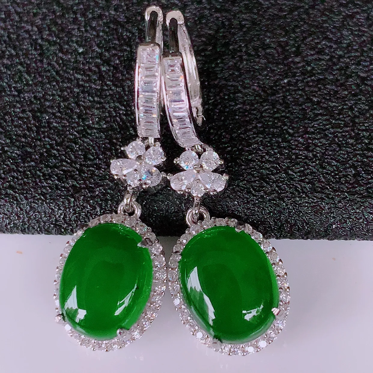 冰透满绿翡翠925银镶嵌，自然光实拍，翠色灵动，颜色漂亮，种老水足，品相佳，佩戴佳品！#97.3整体