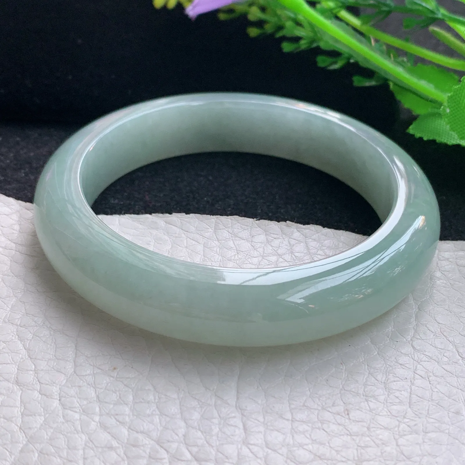 js自然光57*12.5*9平安镯 翡翠a货玉手镯浅绿宽边珠宝玉手环