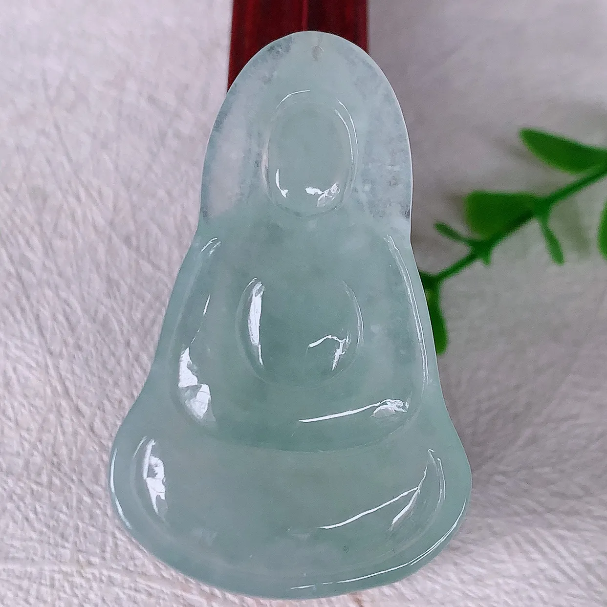 自然光实拍，冰种翡翠观音菩萨吊坠，玉净瓶观音，冰透亮泽，美观亮丽，观音面相端庄#46.3