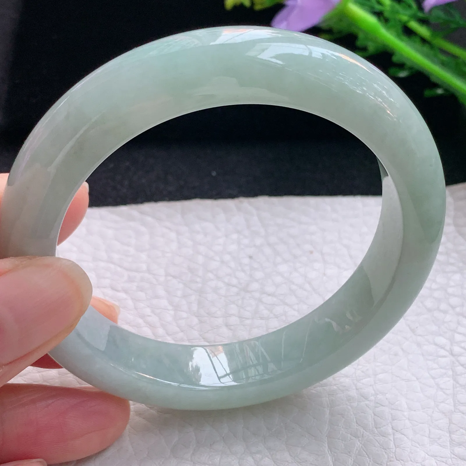 js自然光57*12.5*9平安镯 翡翠a货玉手镯浅绿宽边珠宝玉手环