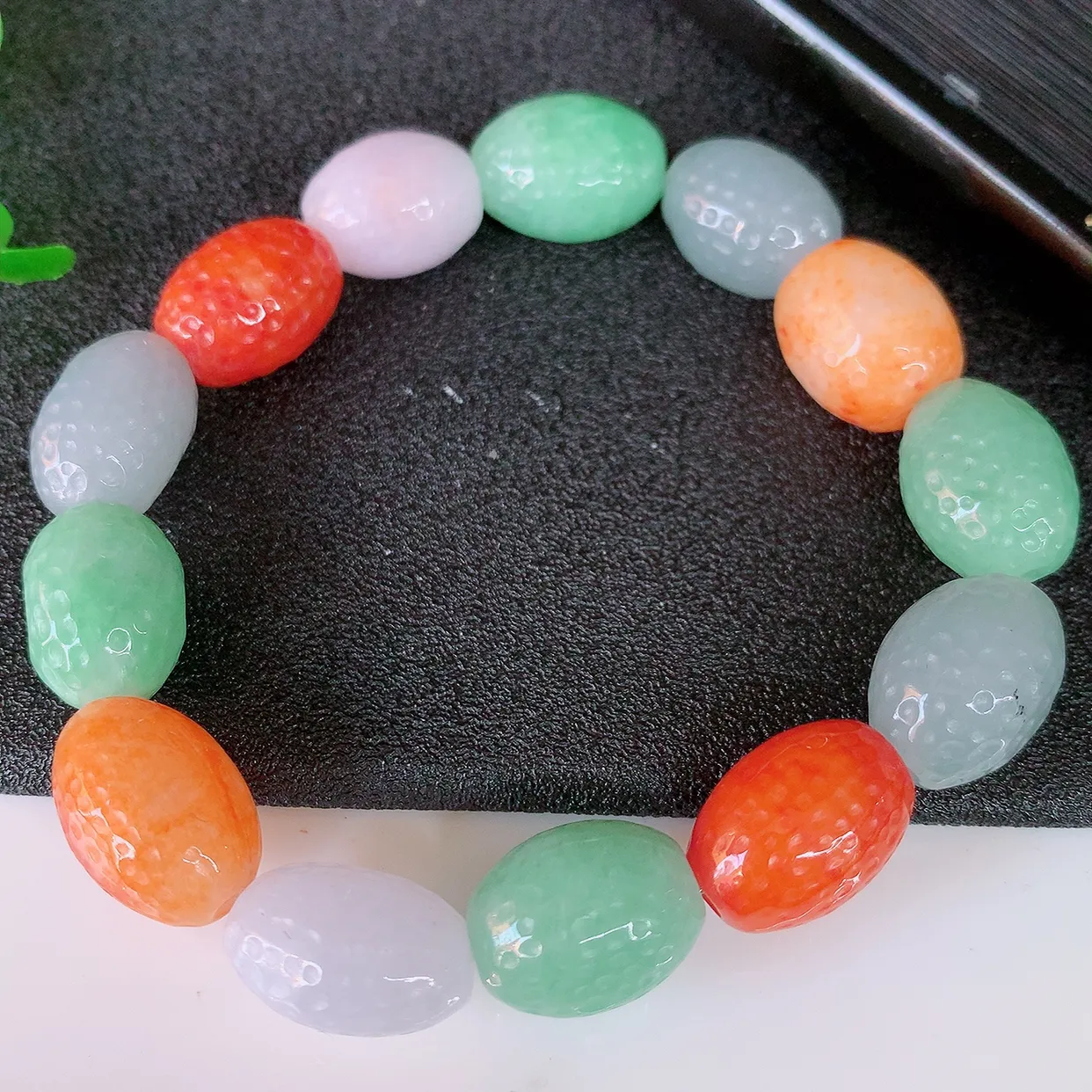 自然光实拍，冰润多宝翡翠手链，多彩翡翠手串，颜色丰富，料子细腻，高档大气，自戴送礼佳品！#46.5取一尺寸15*11mm