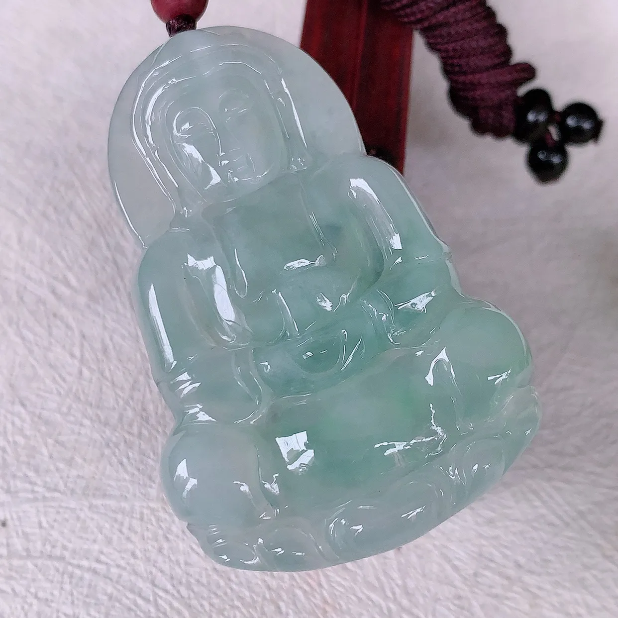 自然光实拍，冰种翡翠观音菩萨吊坠，净瓶观音，冰透亮泽，美观亮丽，观音面相端庄#46.3