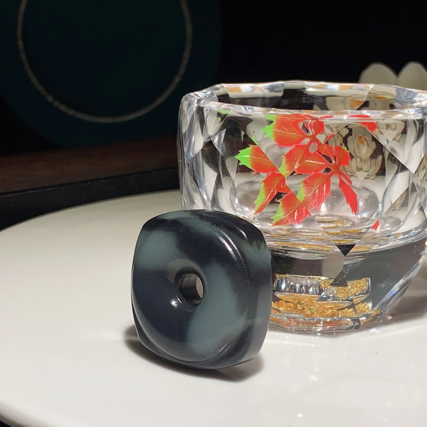 和田玉青花四方平安扣玉棕挂件。尺寸31/13重23克。玉质细腻油润。手推出油。佩戴高端典雅。lt25