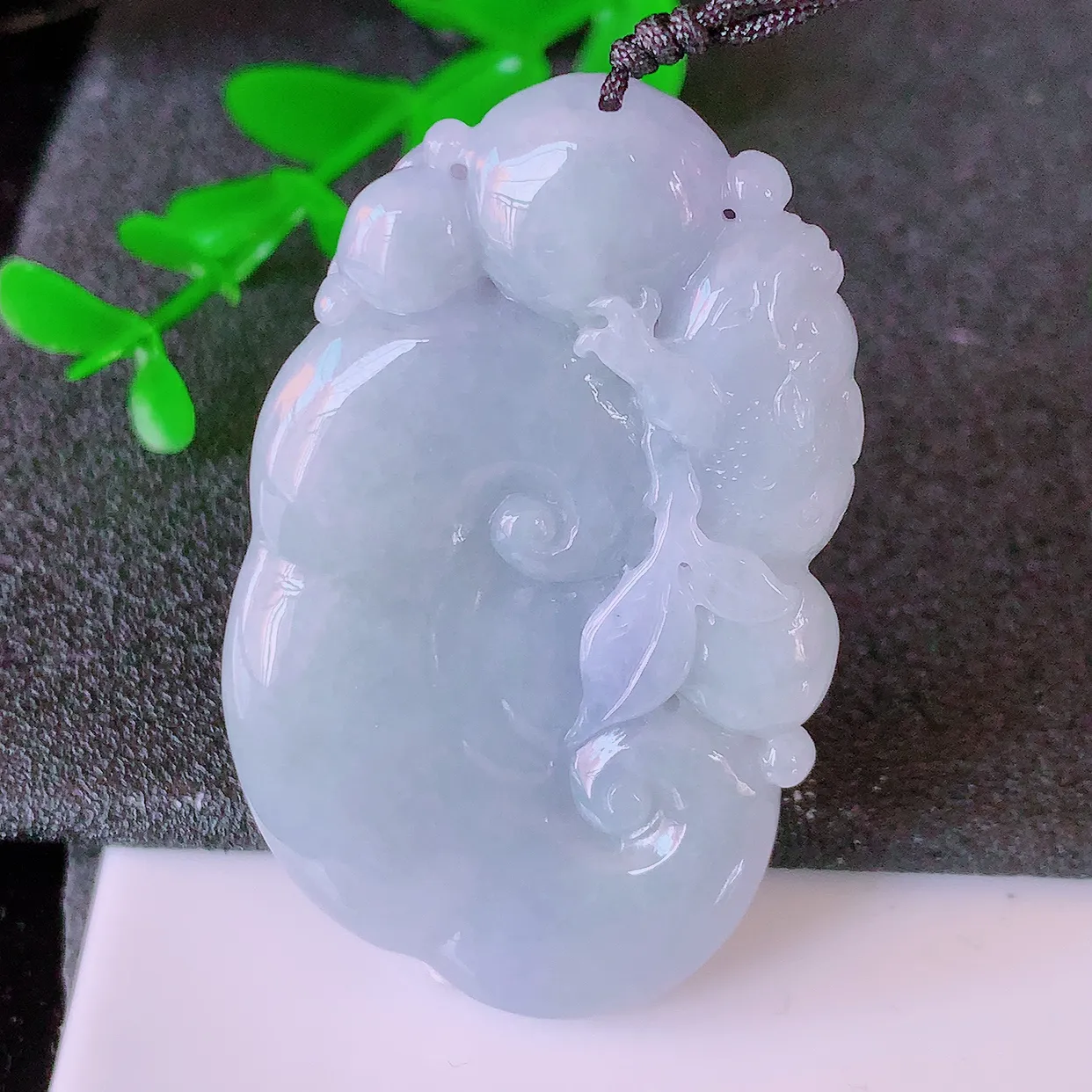 自然光实拍，冰润紫罗兰翡翠如意吊坠，上身效果非常美，饱满大气，工艺美，万事如意，如意一生，#41.5