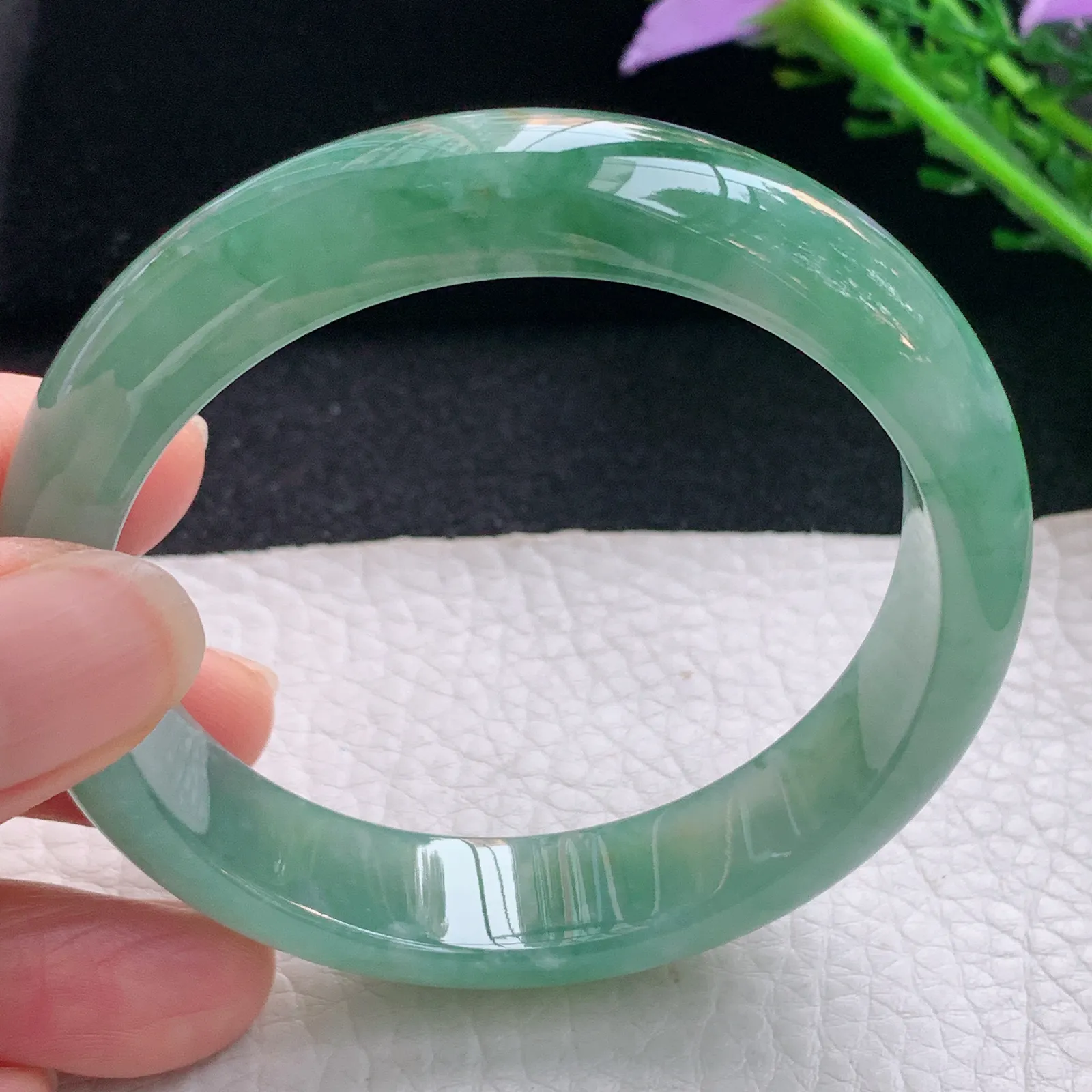 js自然光55*13.2*7.5平安镯 翡翠a货玉手冰润湖水绿宽边珠宝玉手环