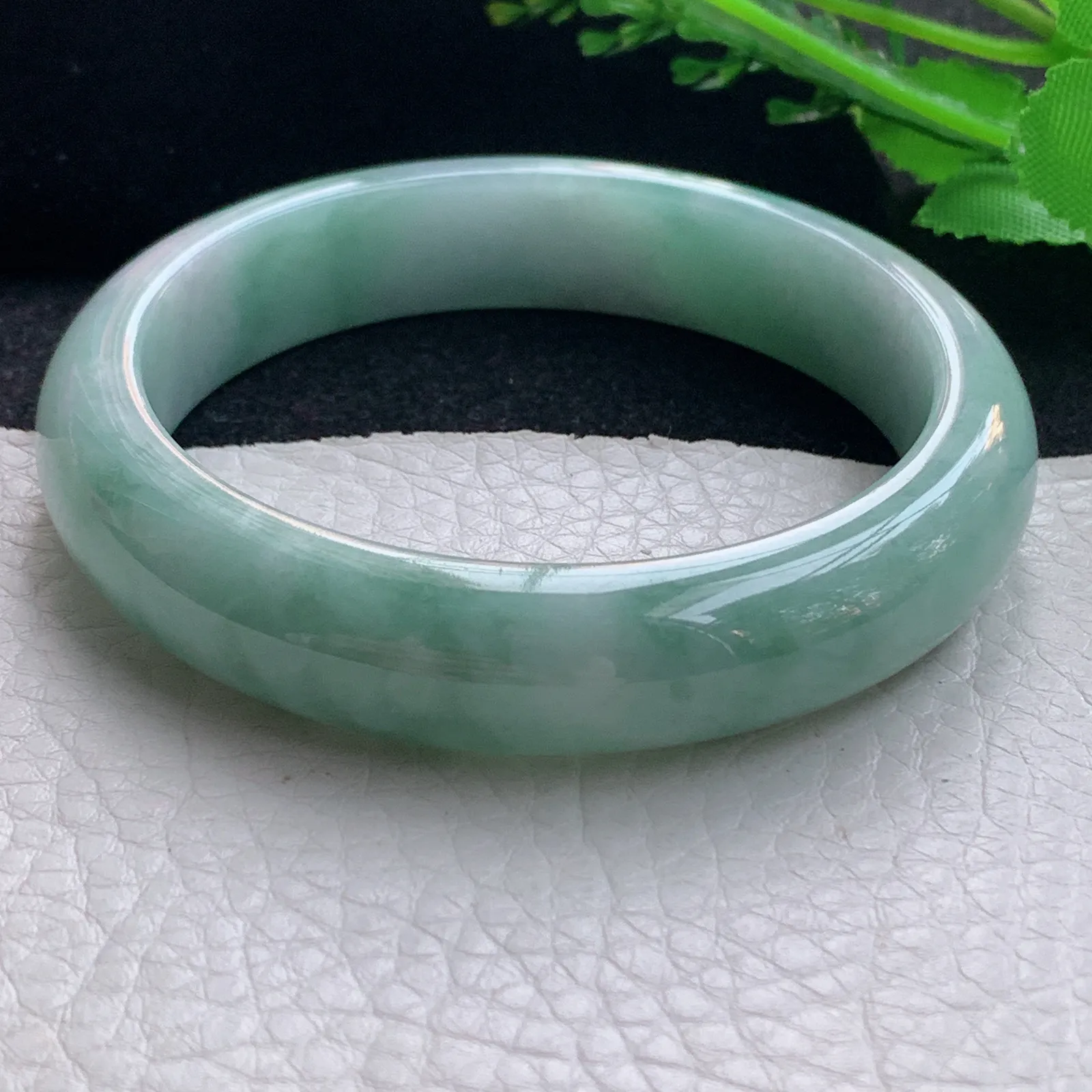 js自然光59*13.2*8.2平安镯 翡翠a货玉手镯飘蓝花宽边珠宝玉手环