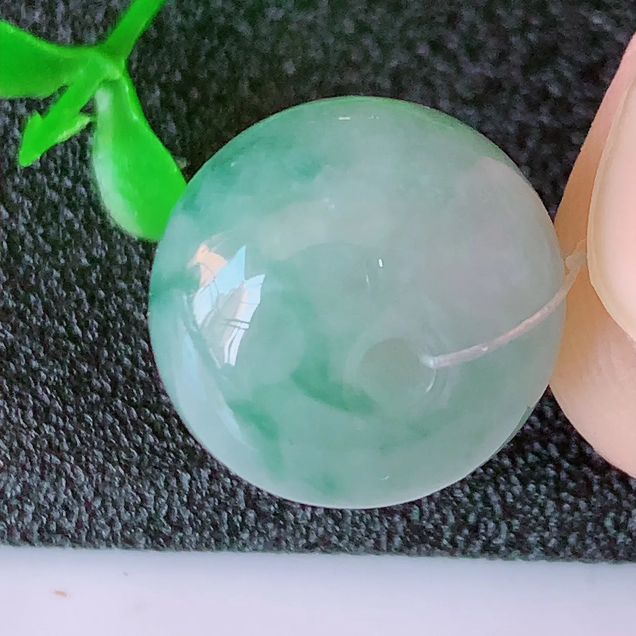 自然光实拍，冰飘花翡翠路路通吊坠，路路畅通，种老水足，雕工精湛 ，寓意美好，佩戴时尚出众！#49.5