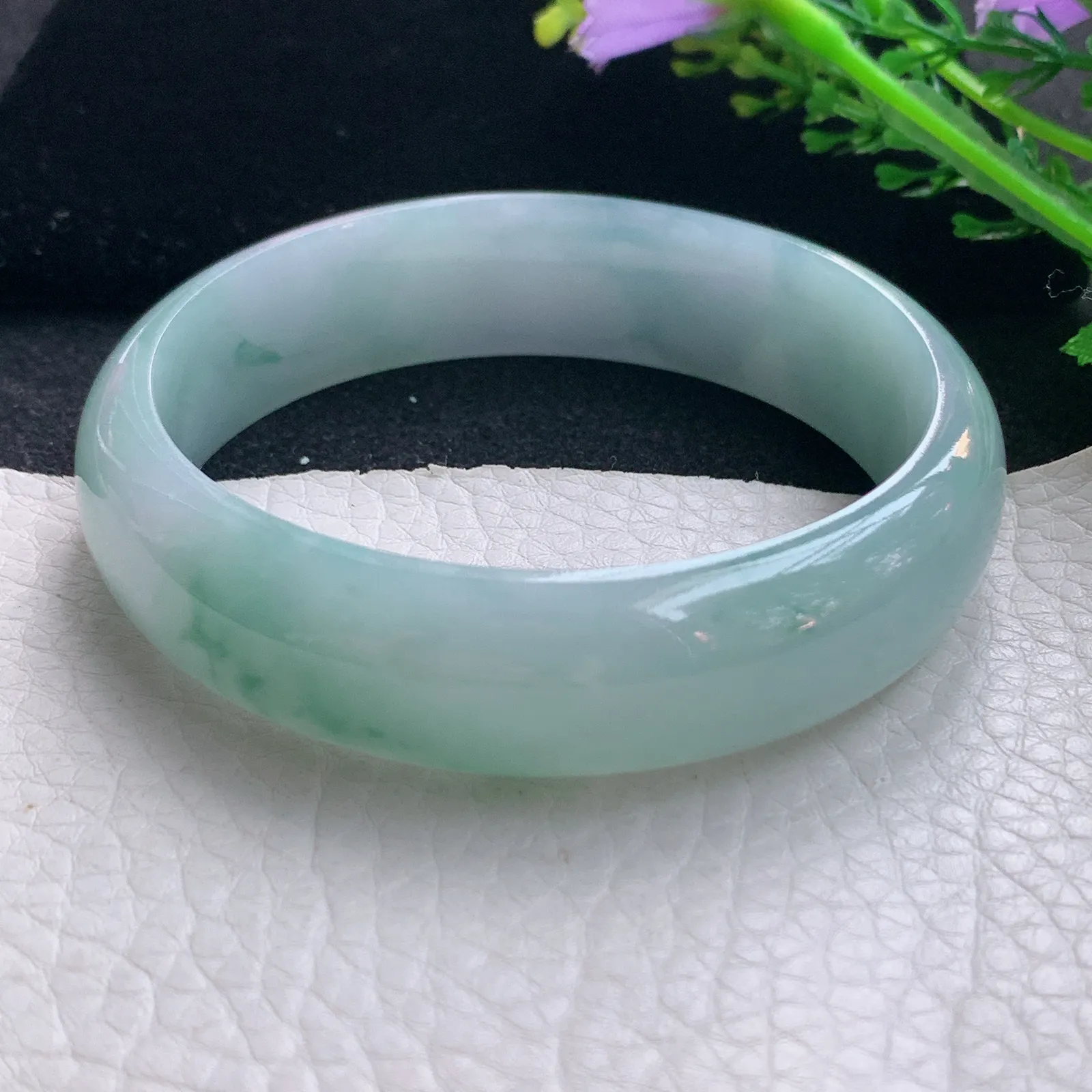 js自然光59*16*7.5轮胎镯 翡翠a货玉手镯飘花宽边水润珠宝玉手环