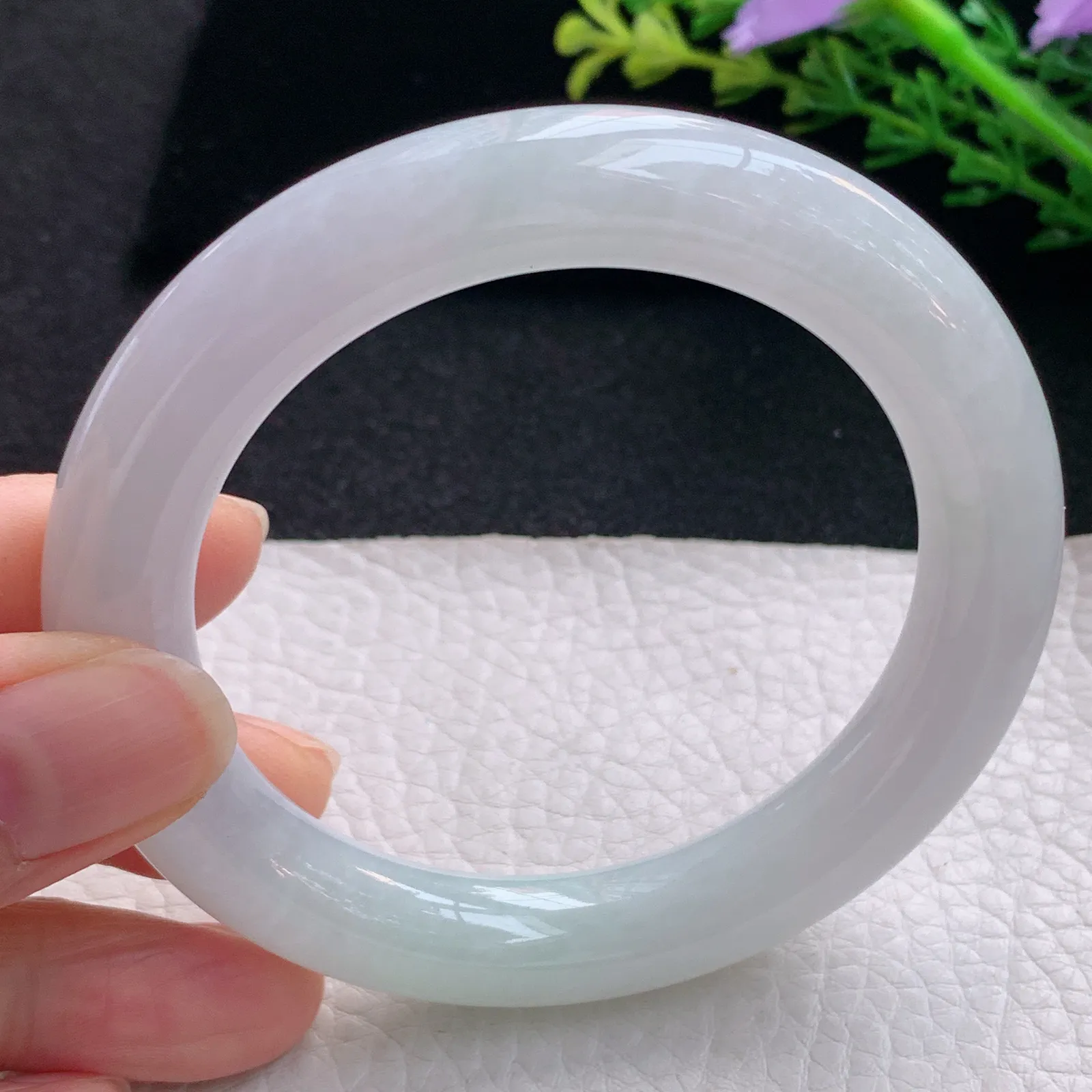 hf自然光57*10.8*11美人镯 翡翠a货玉手镯清新飘绿圆条珠宝玉手环