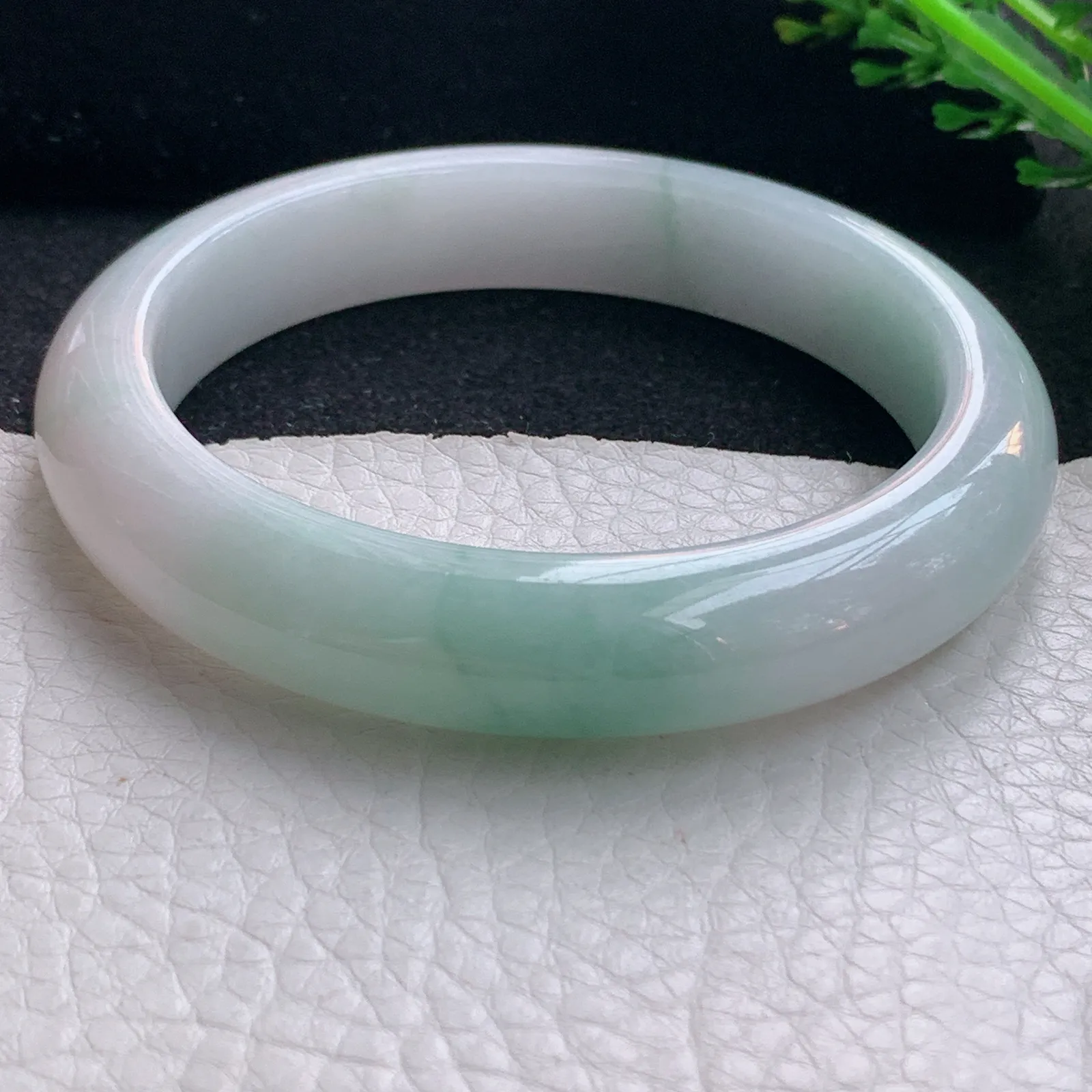 yh大圈口60*12.5*8.8平安镯 翡翠a货玉手镯飘蓝花宽边珠宝玉手环