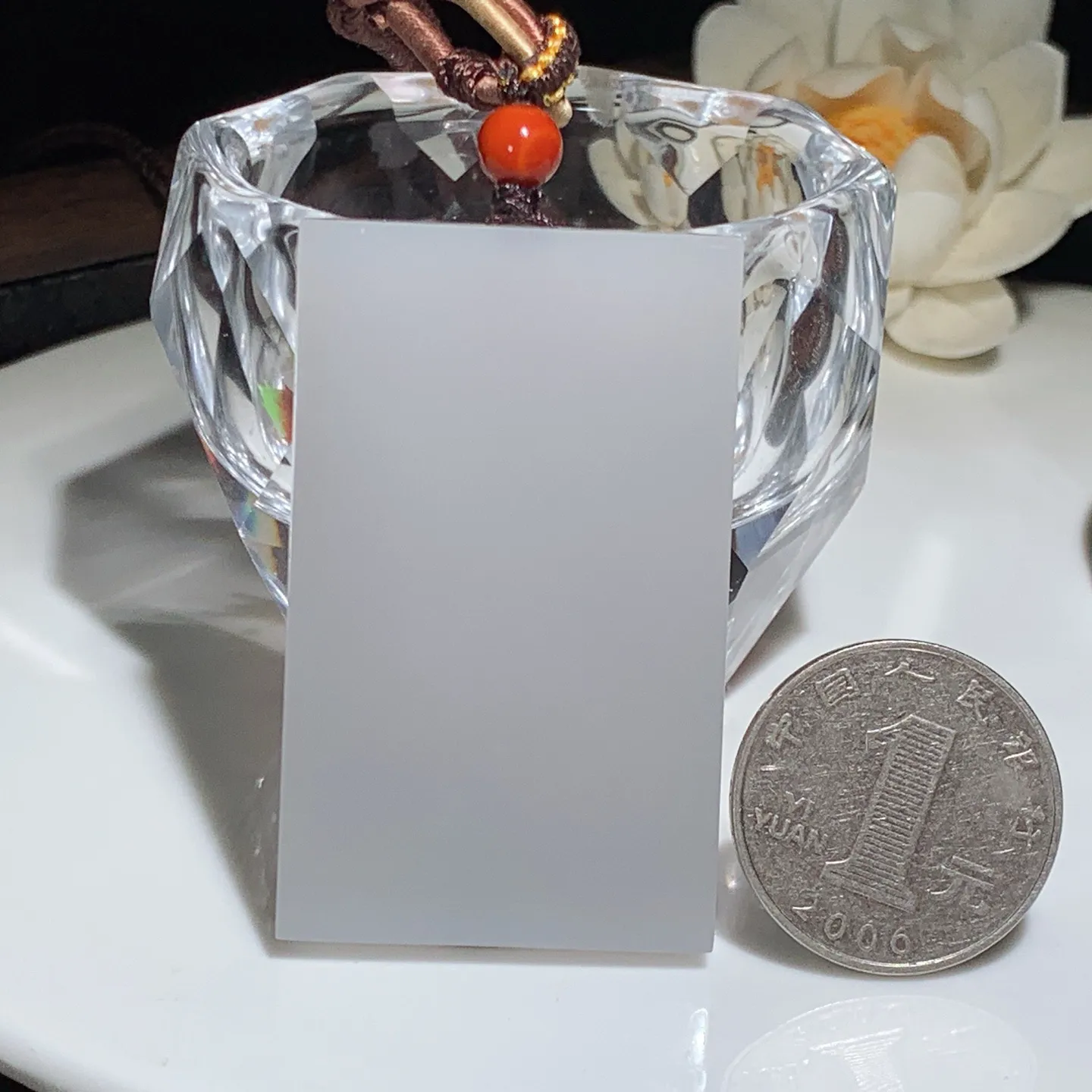 和田玉紫罗兰平安无事牌子挂件。尺寸54/33/7重37.8克。玉质细腻油润。手推出油。佩戴高端典雅。lt251205