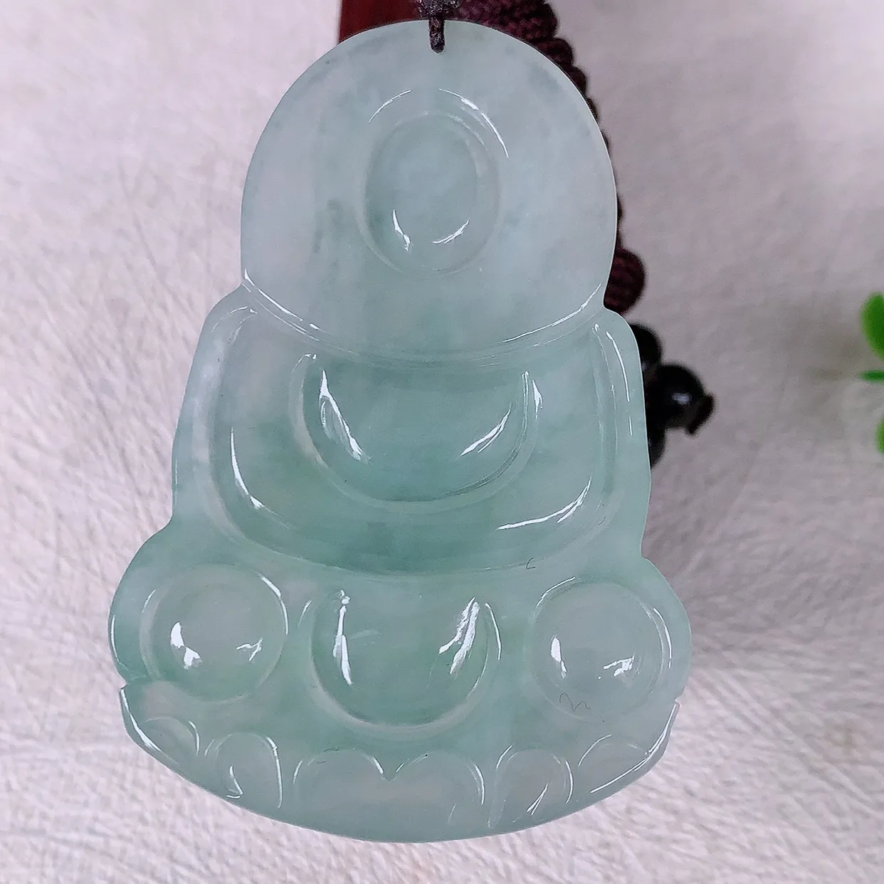 自然光实拍，冰种翡翠观音菩萨吊坠，净瓶观音，冰透亮泽，美观亮丽，观音面相端庄#46.3