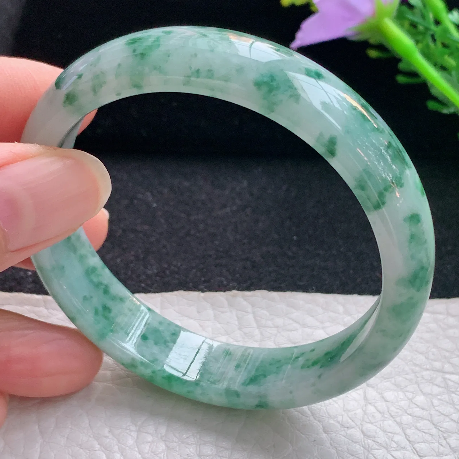 js自然光55*13*6.8平安镯 翡翠a货玉手镯飘花宽边珠宝玉手环