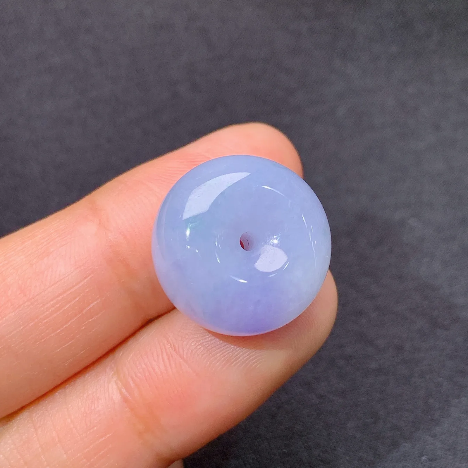 紫罗兰平安扣，温润细腻，颜色鲜艳，种水足 尺寸17.3*9